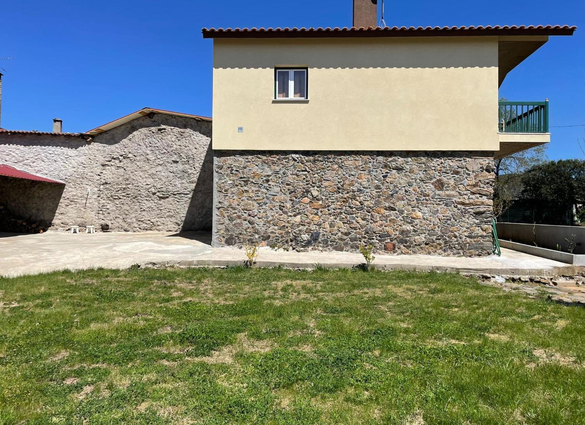 Three-Bedroom House - Photo 2