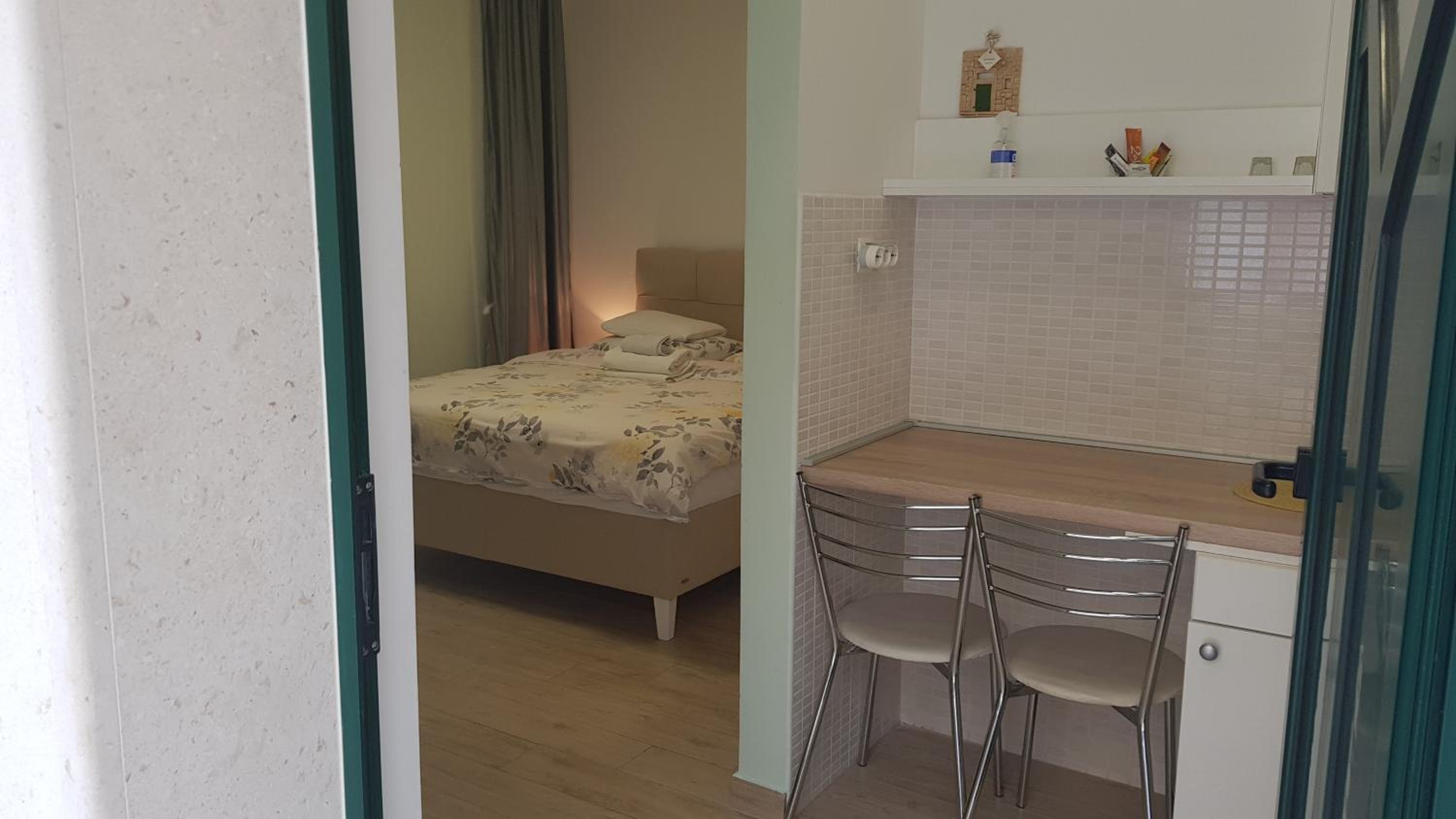 Habitación doble confort con terraza compartida.