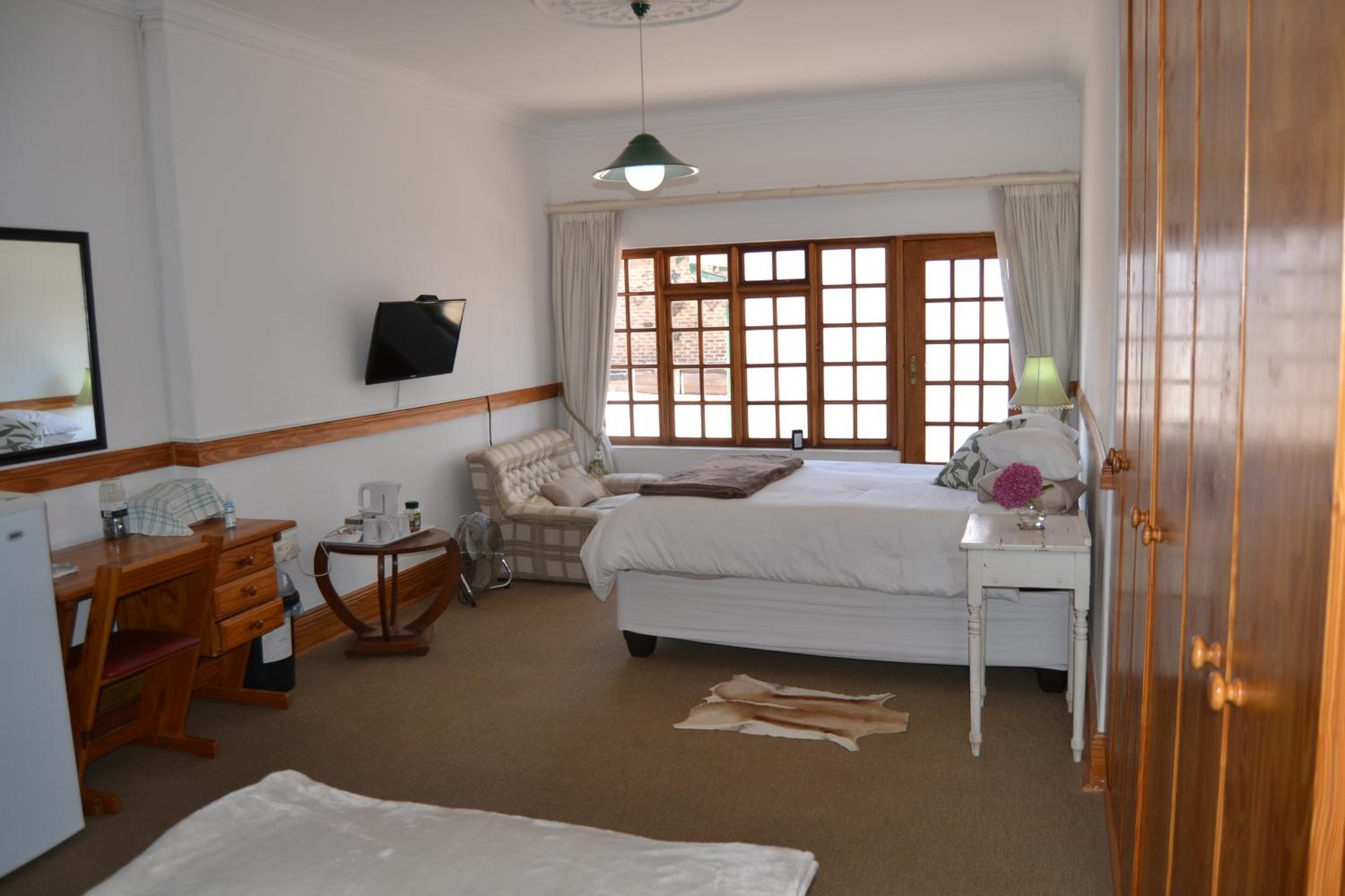 One-Bedroom Apartment - Photo 1