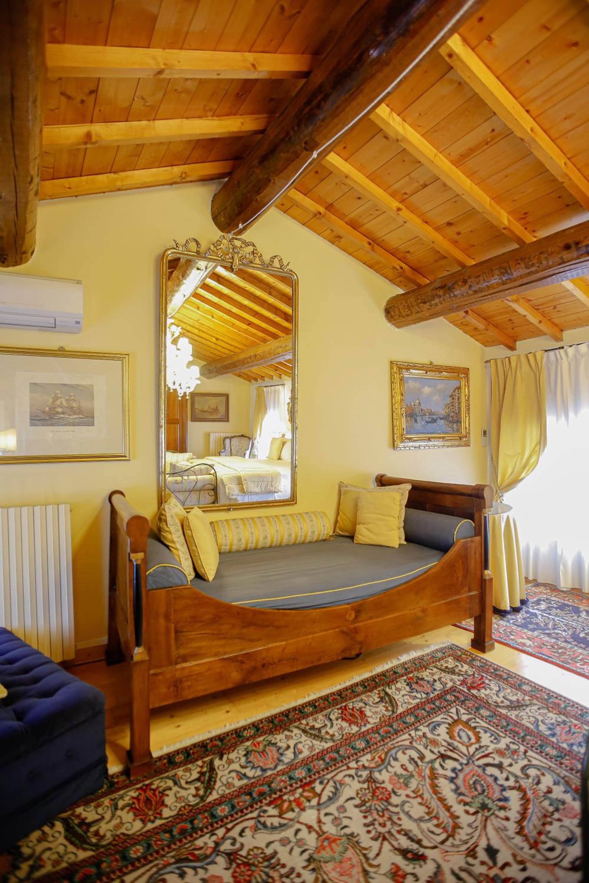 Suite - Photo 7