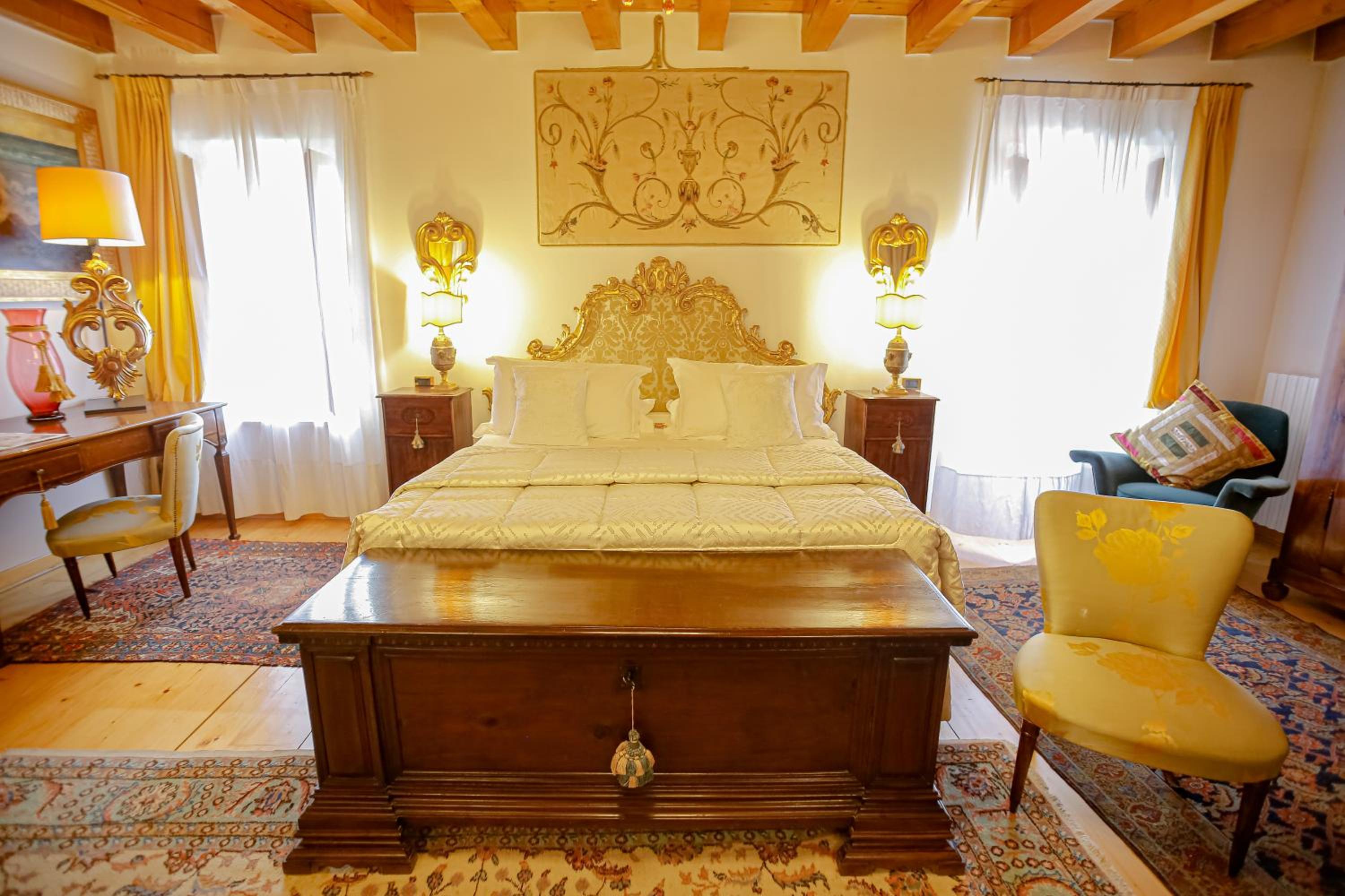Suite - Photo 2