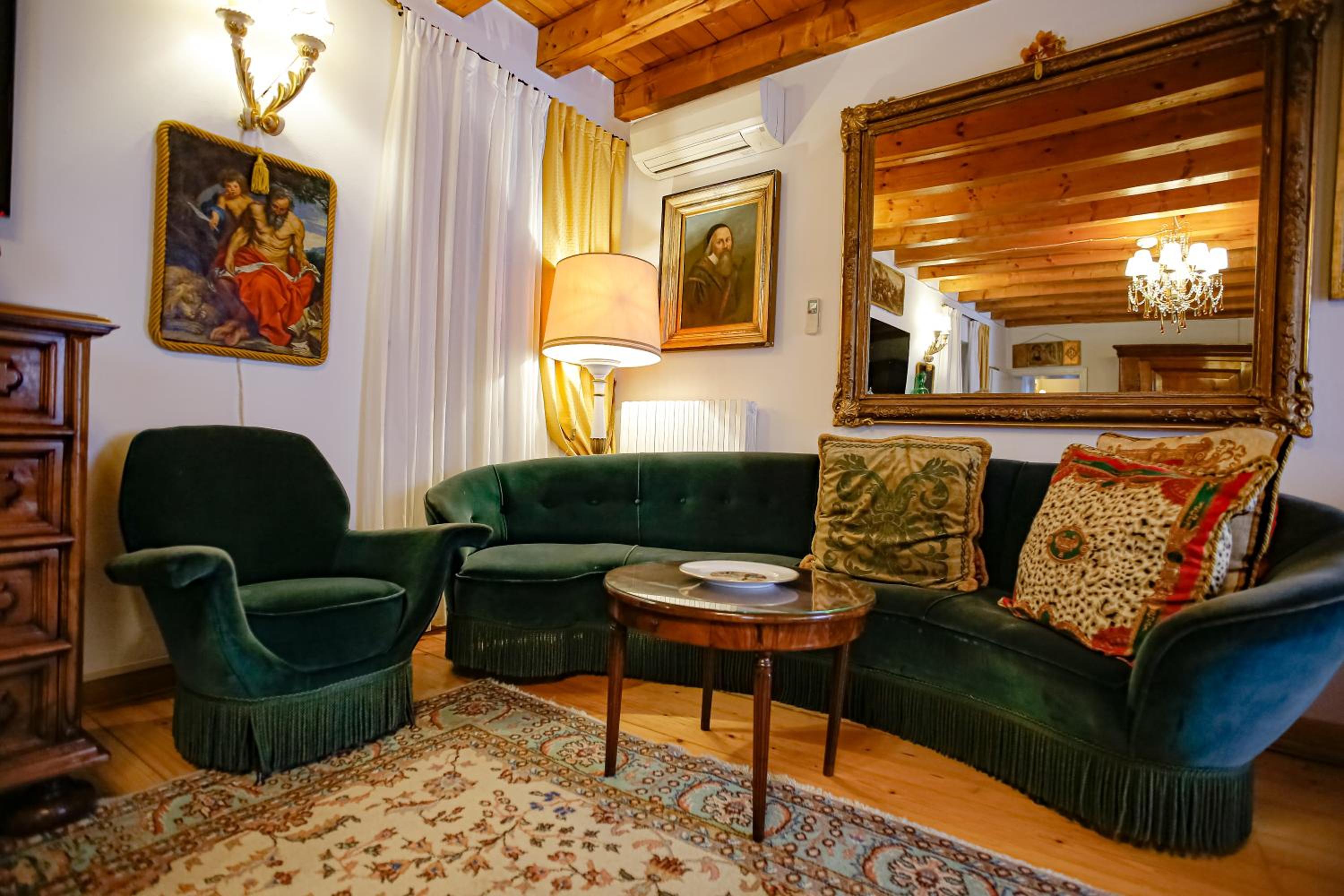 Suite - Photo 5