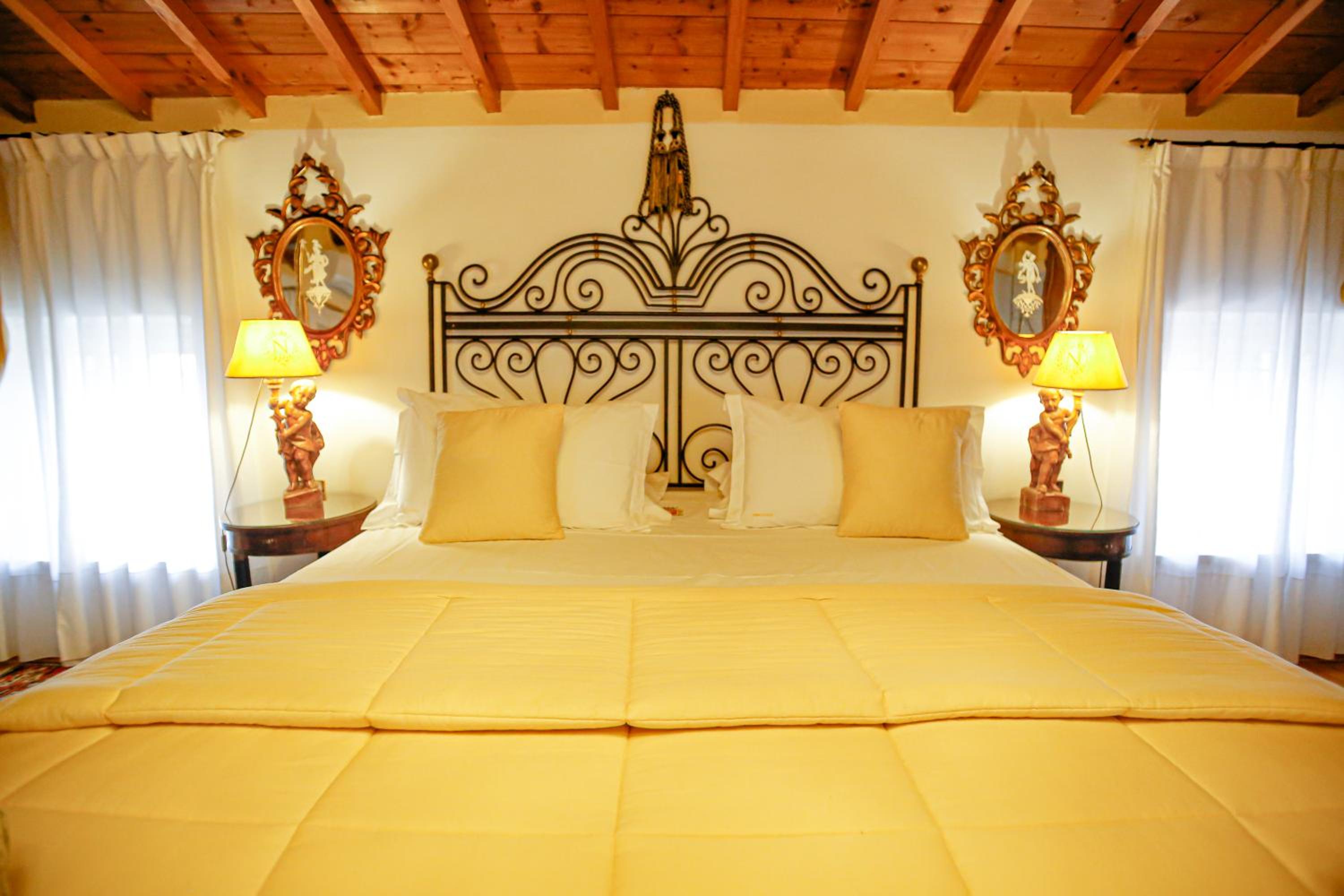 Suite - Photo 19