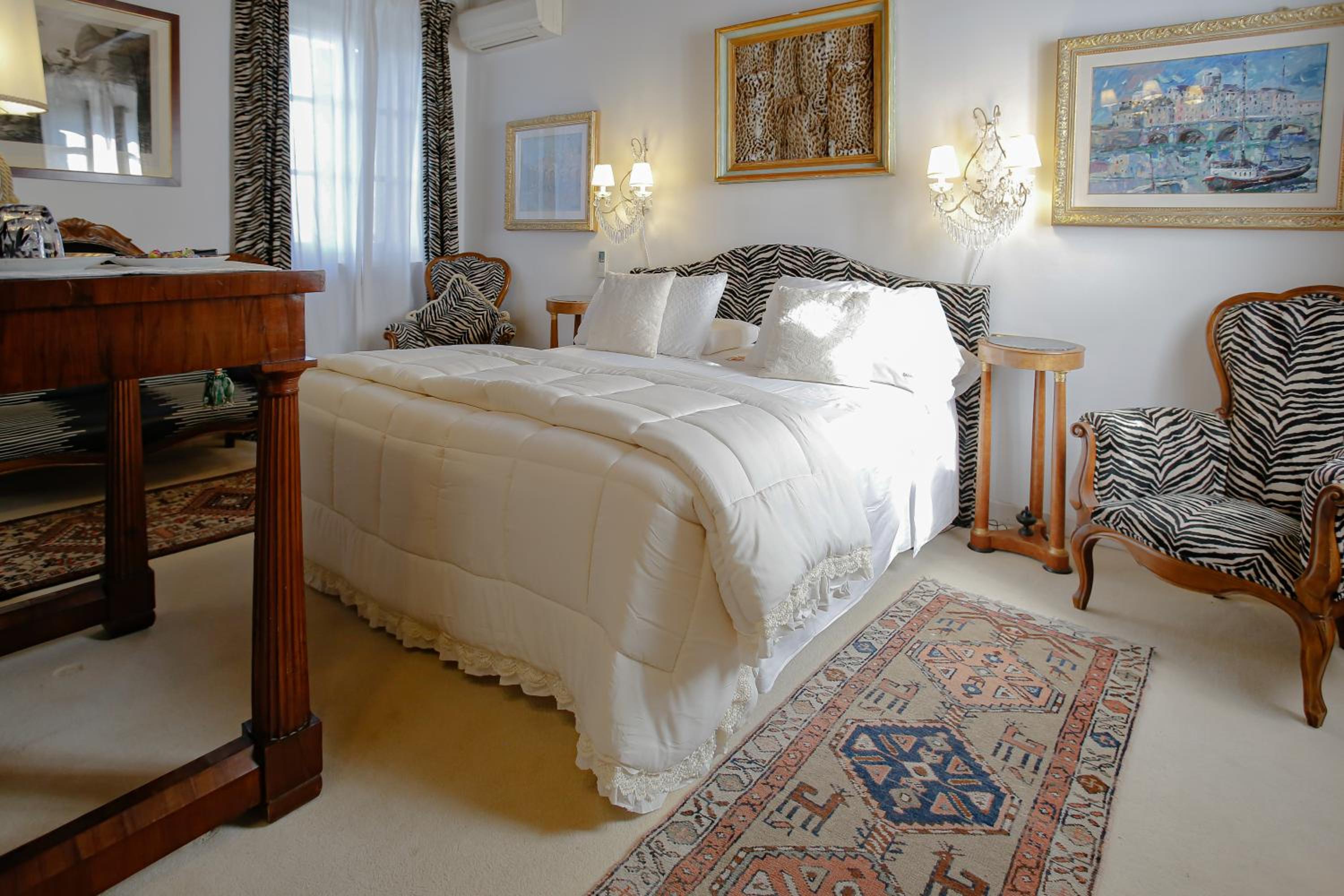Suite - Photo 14