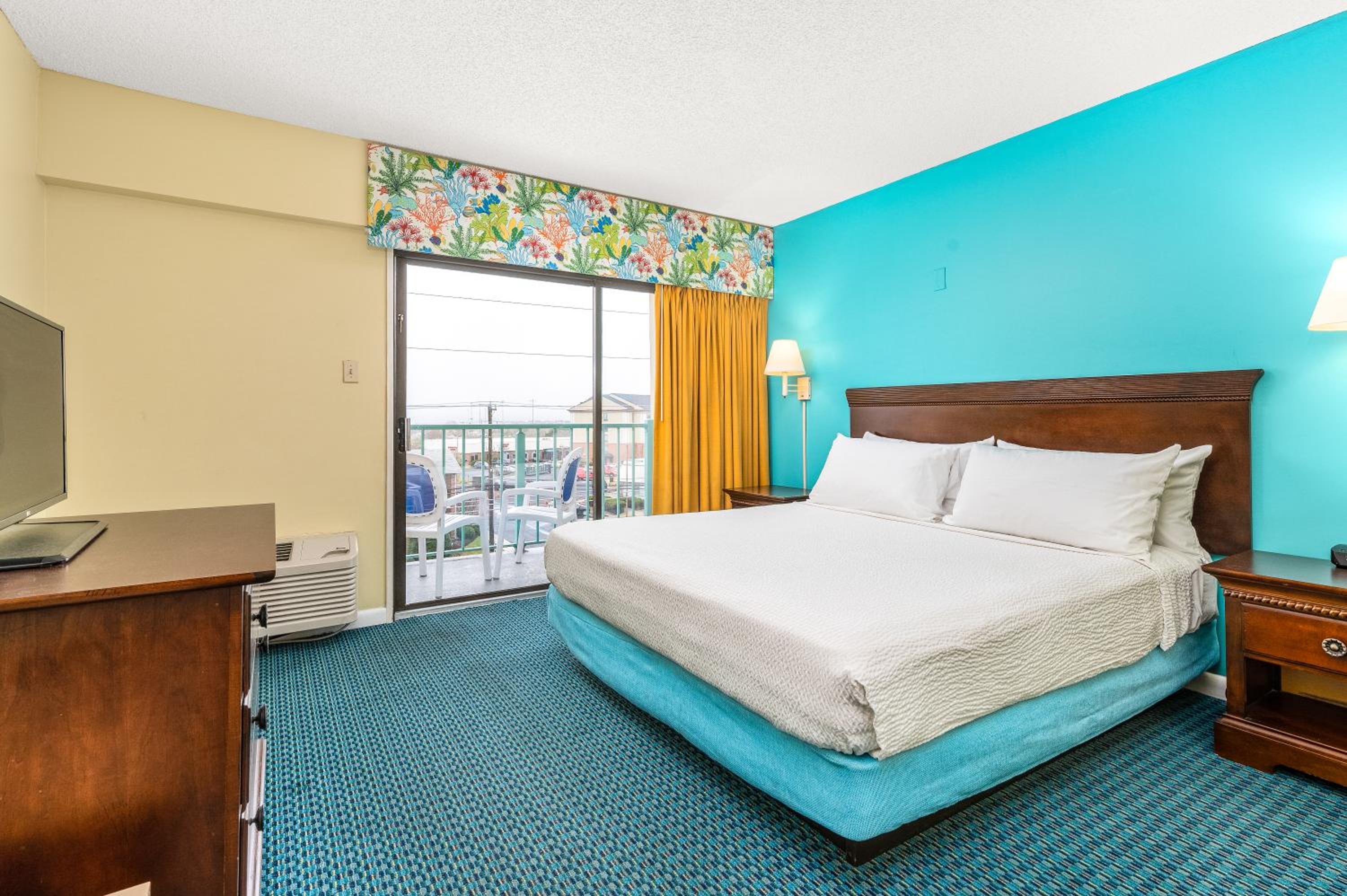 King Suite with Balcony-No Pets Allowed photo 1