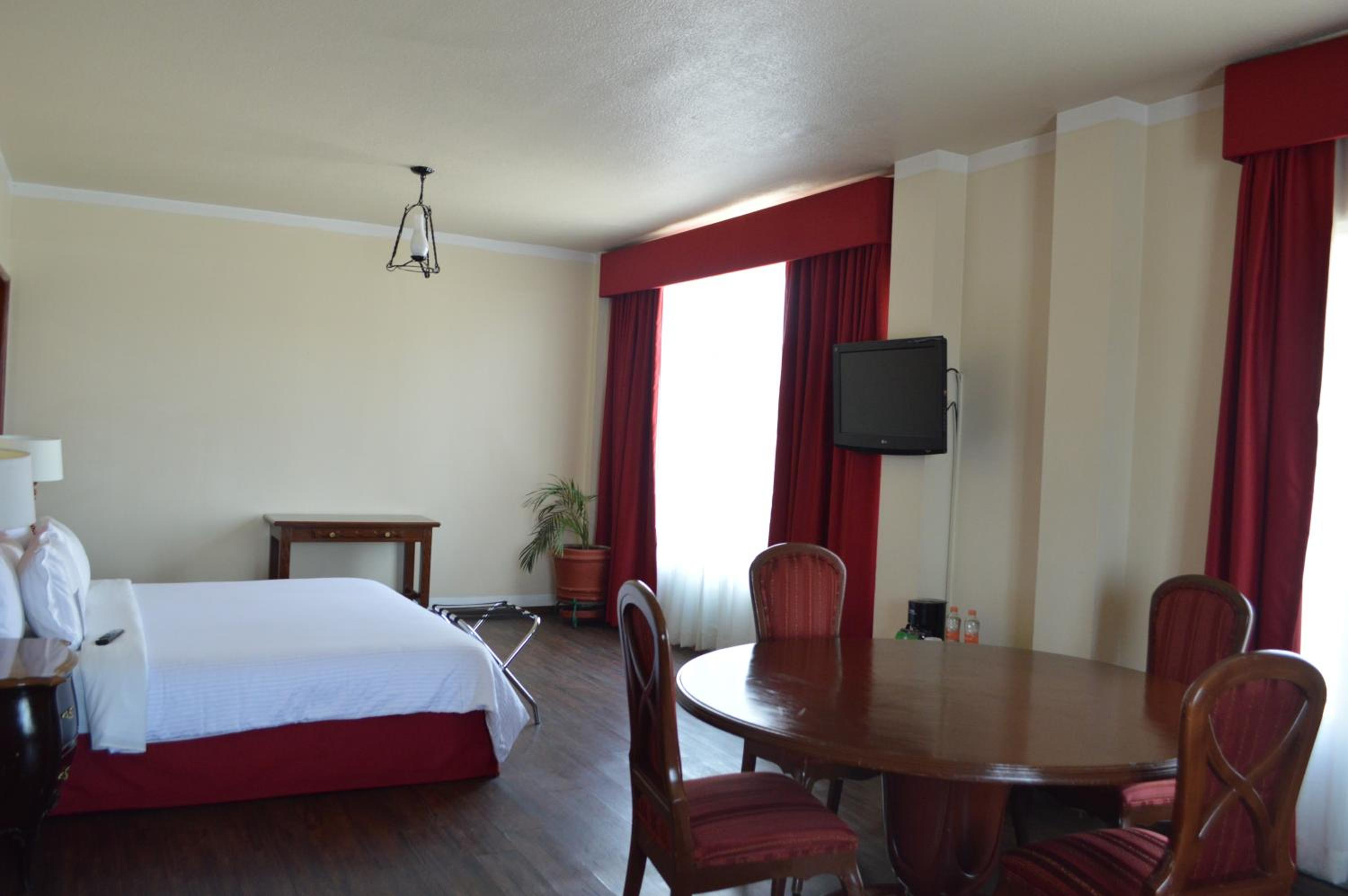 King Suite - Photo 6