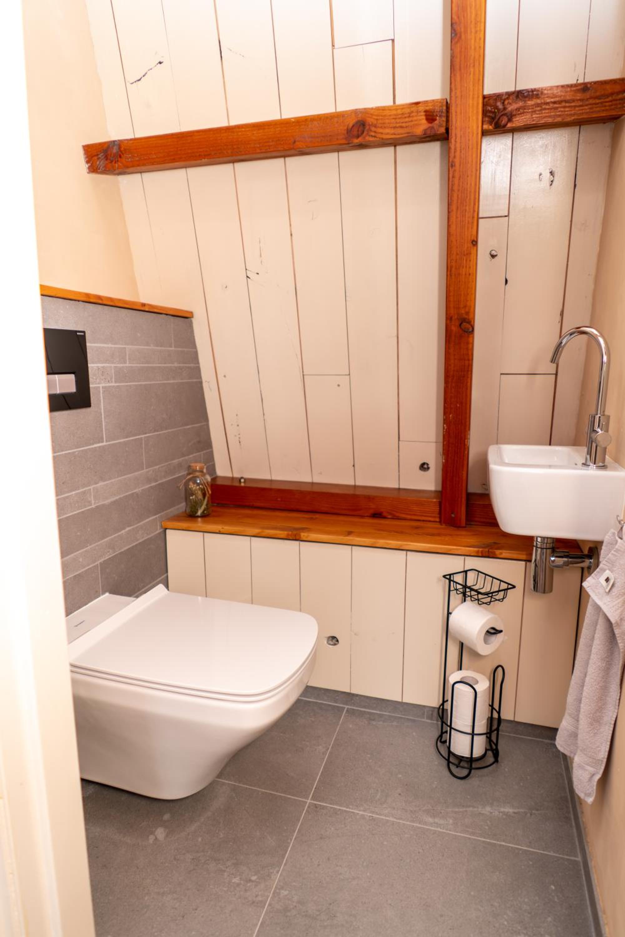 Two-Bedroom House - Photo 9