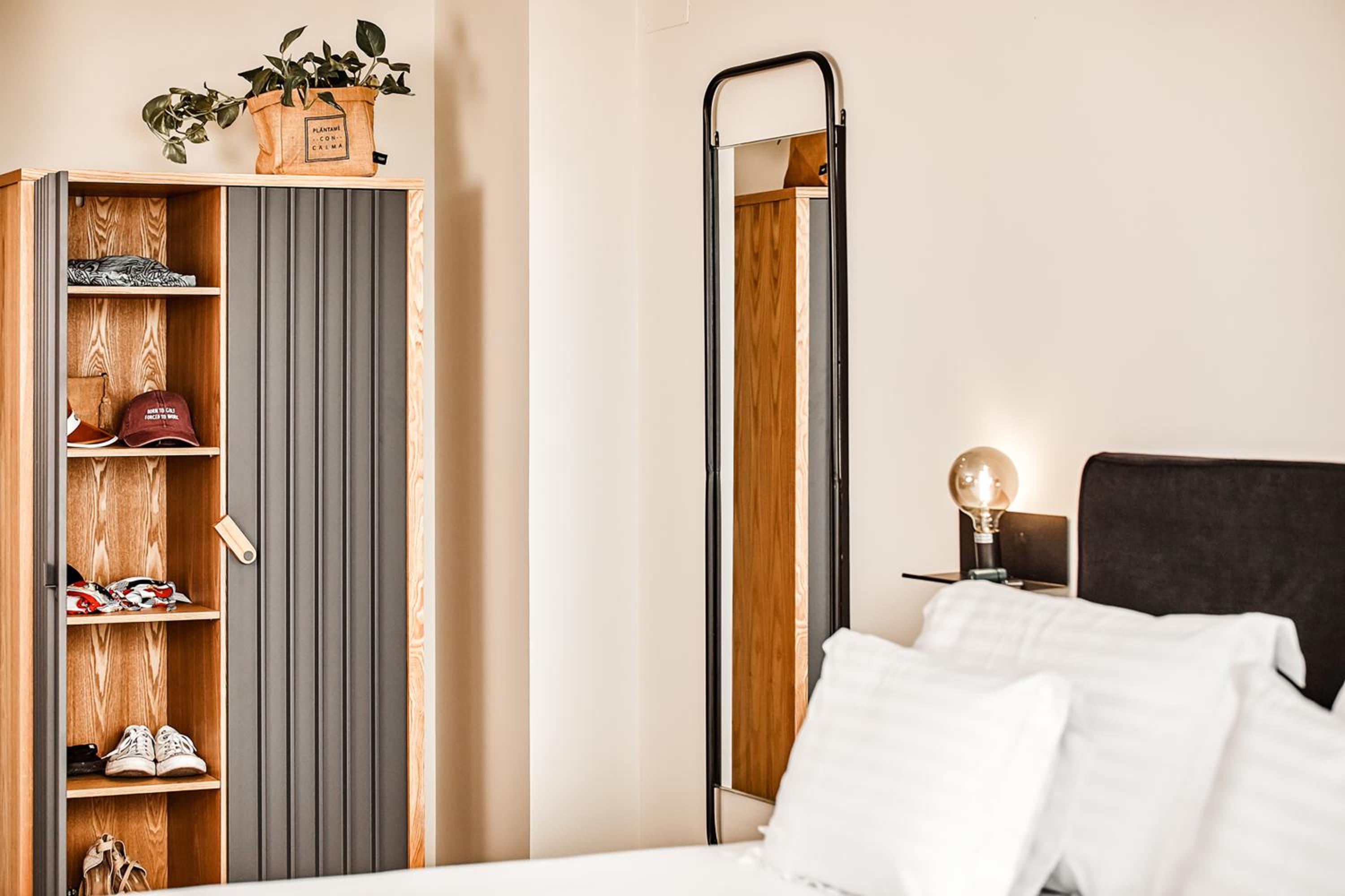 Standard One-Bedroom Apartment - Photo 5