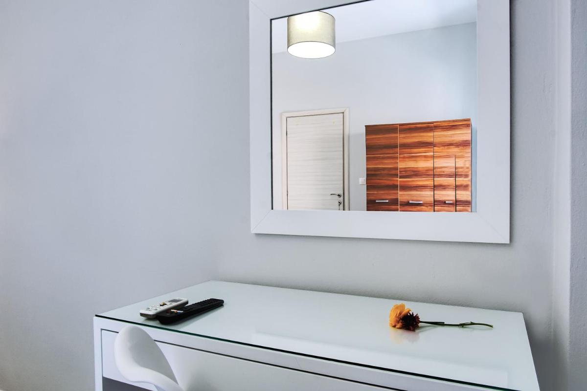 Studio Apartment photo 2