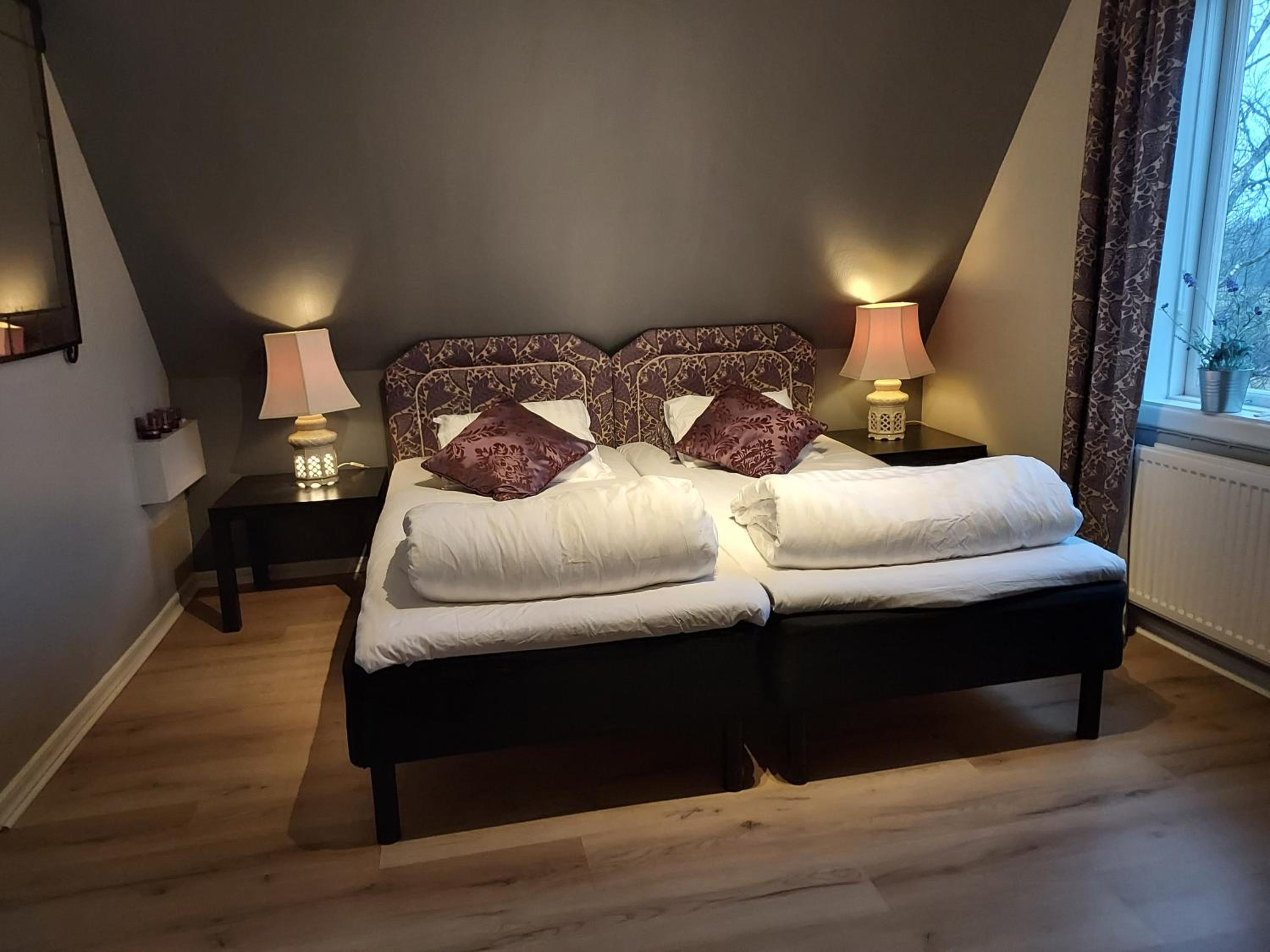 Double or Twin Room with Private Bathroom photo 2
