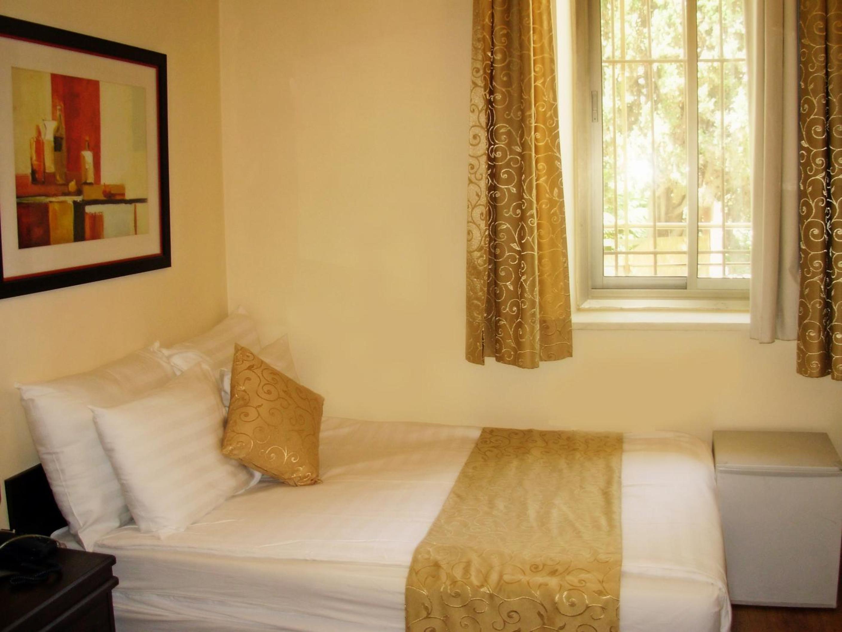 Single Room photo 3