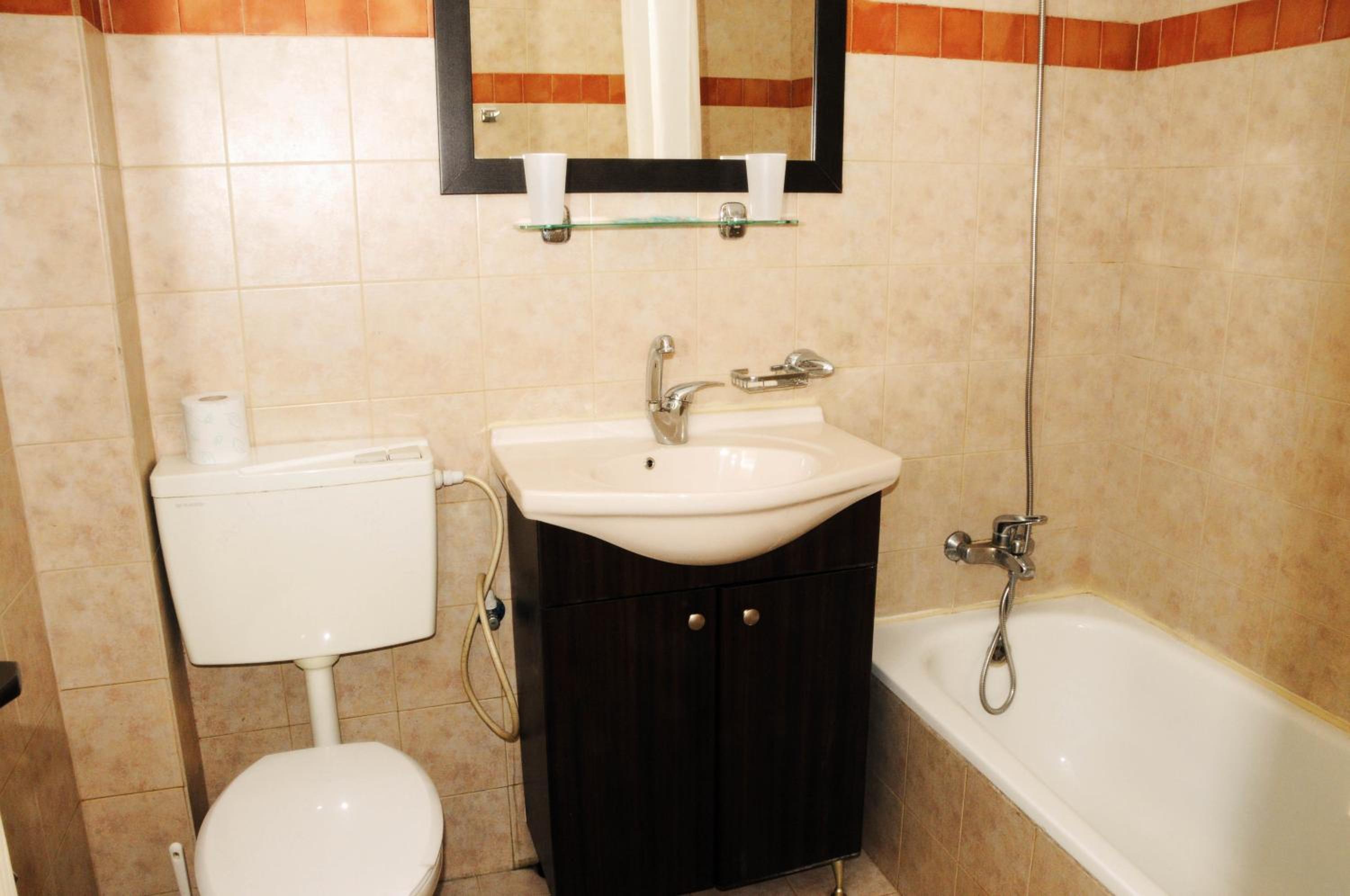 Two-Bedroom Suite - Photo 2