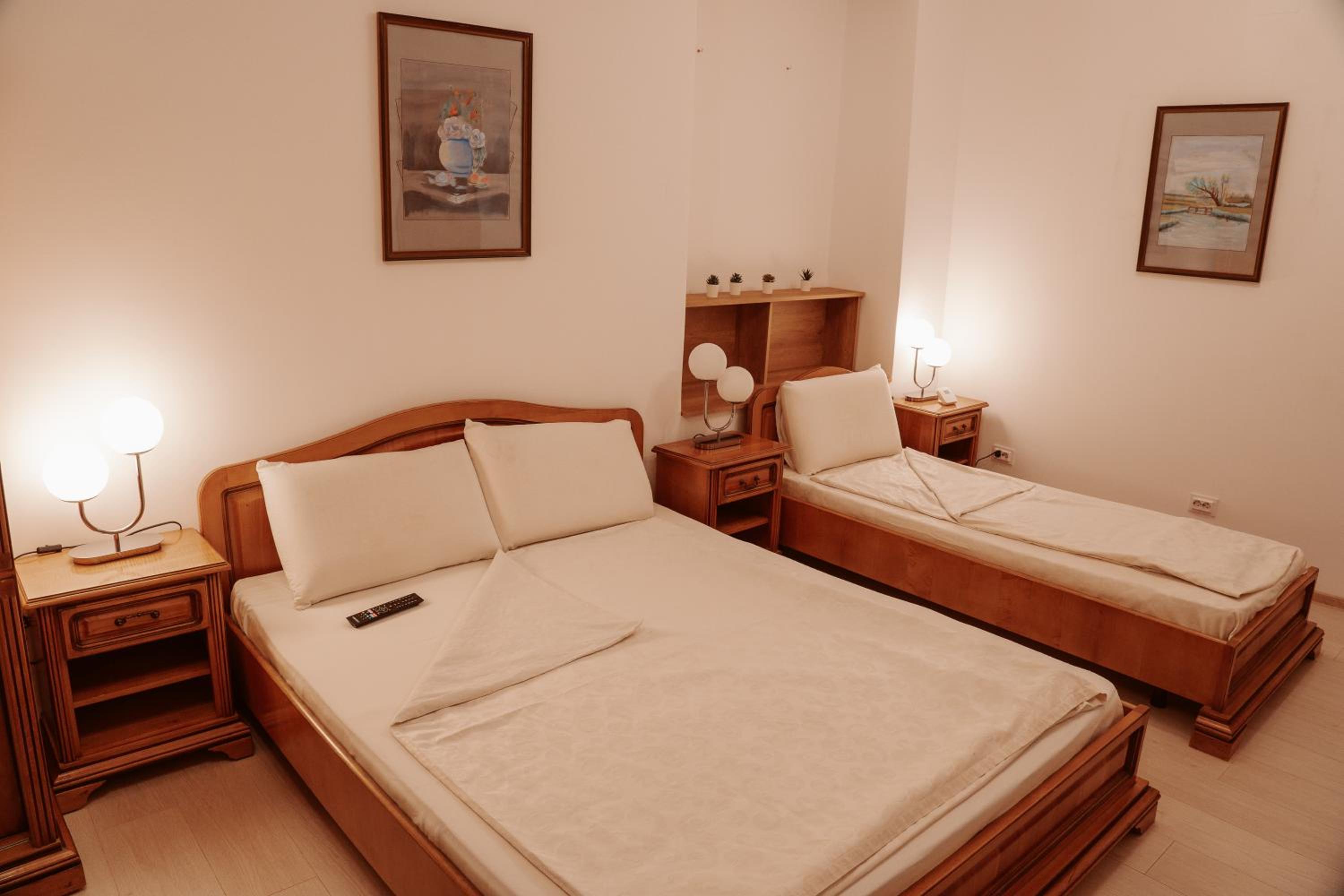 Economy Triple Room - Photo 1