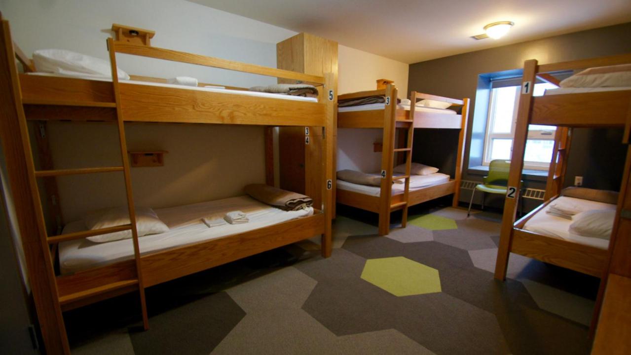 Private 6-Bed Dormitory Room with Shared Bathroom photo 3