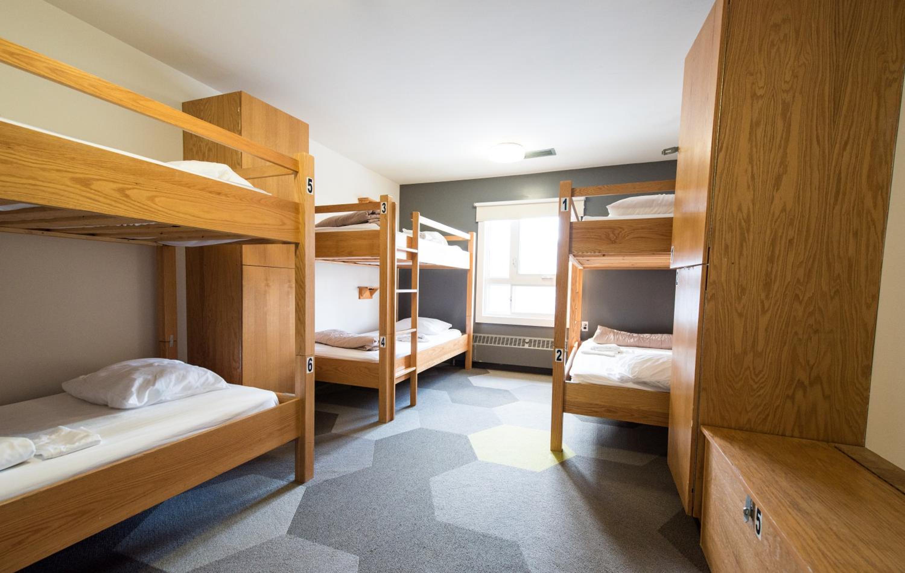 Private 6-Bed Dormitory Room with Shared Bathroom photo 1