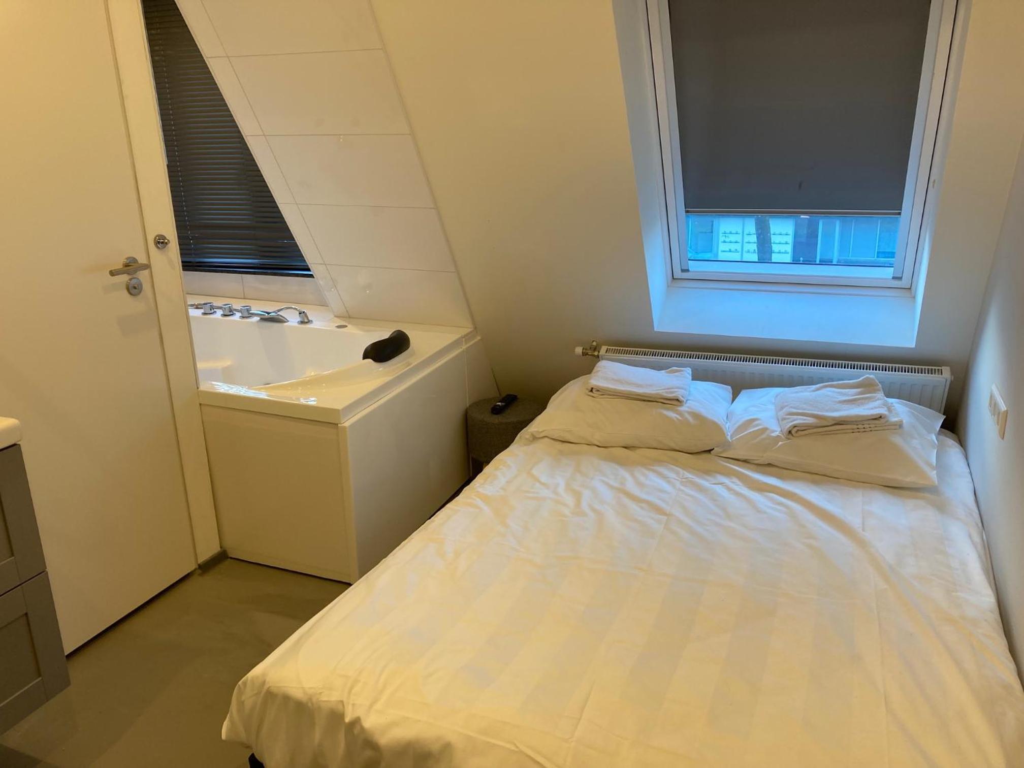 Budget Double Room photo 3