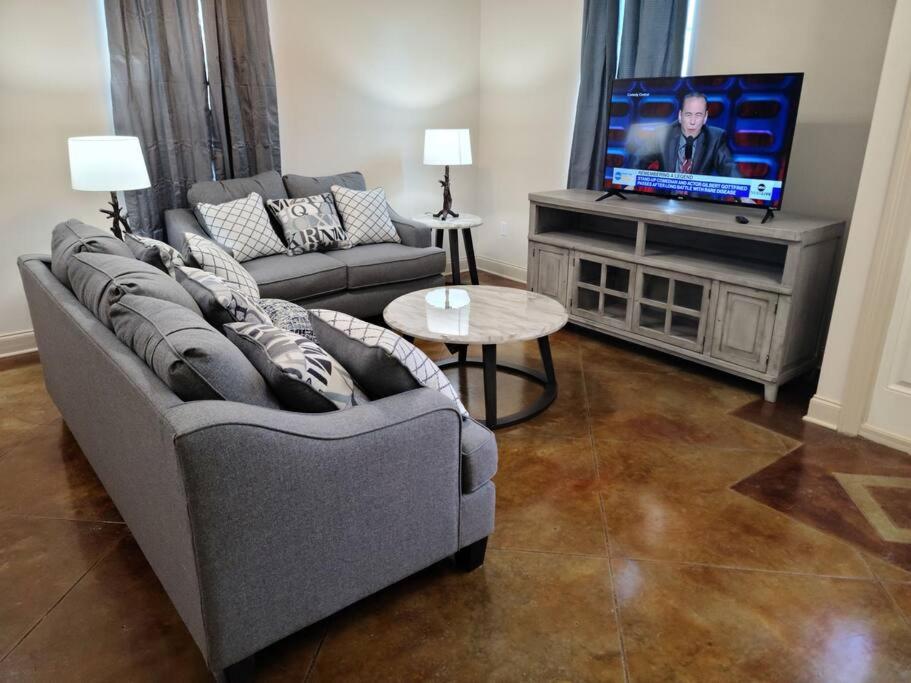 Two-Bedroom Apartment - Photo 9