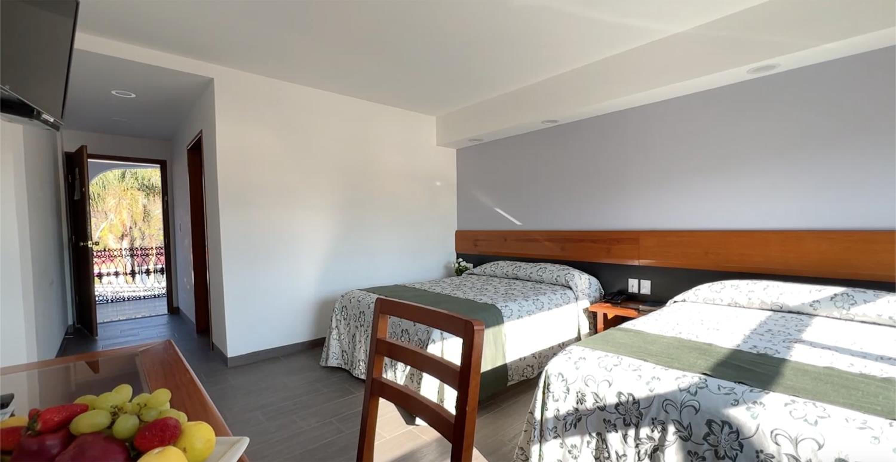 Standard Twin Room - Photo 3