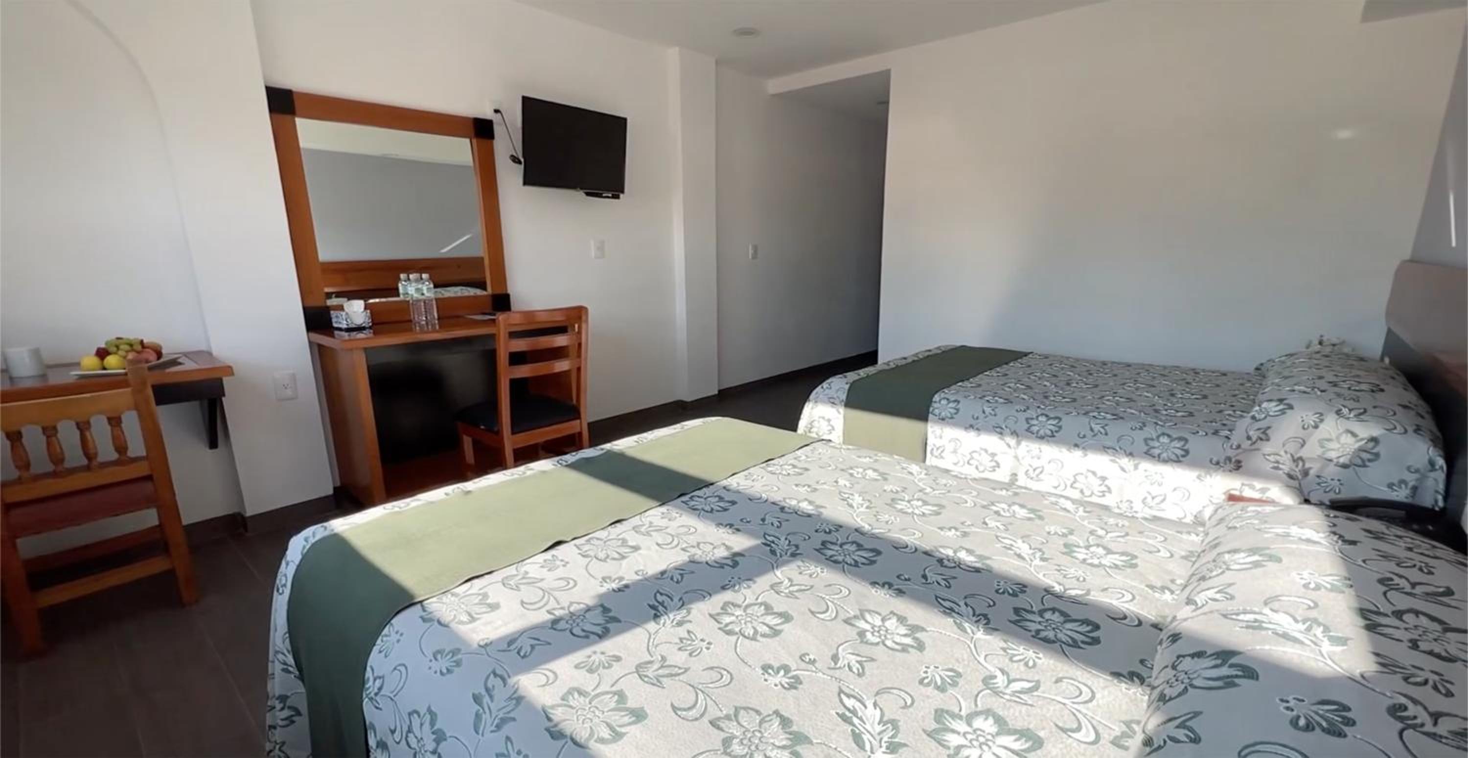 Standard Twin Room - Photo 2