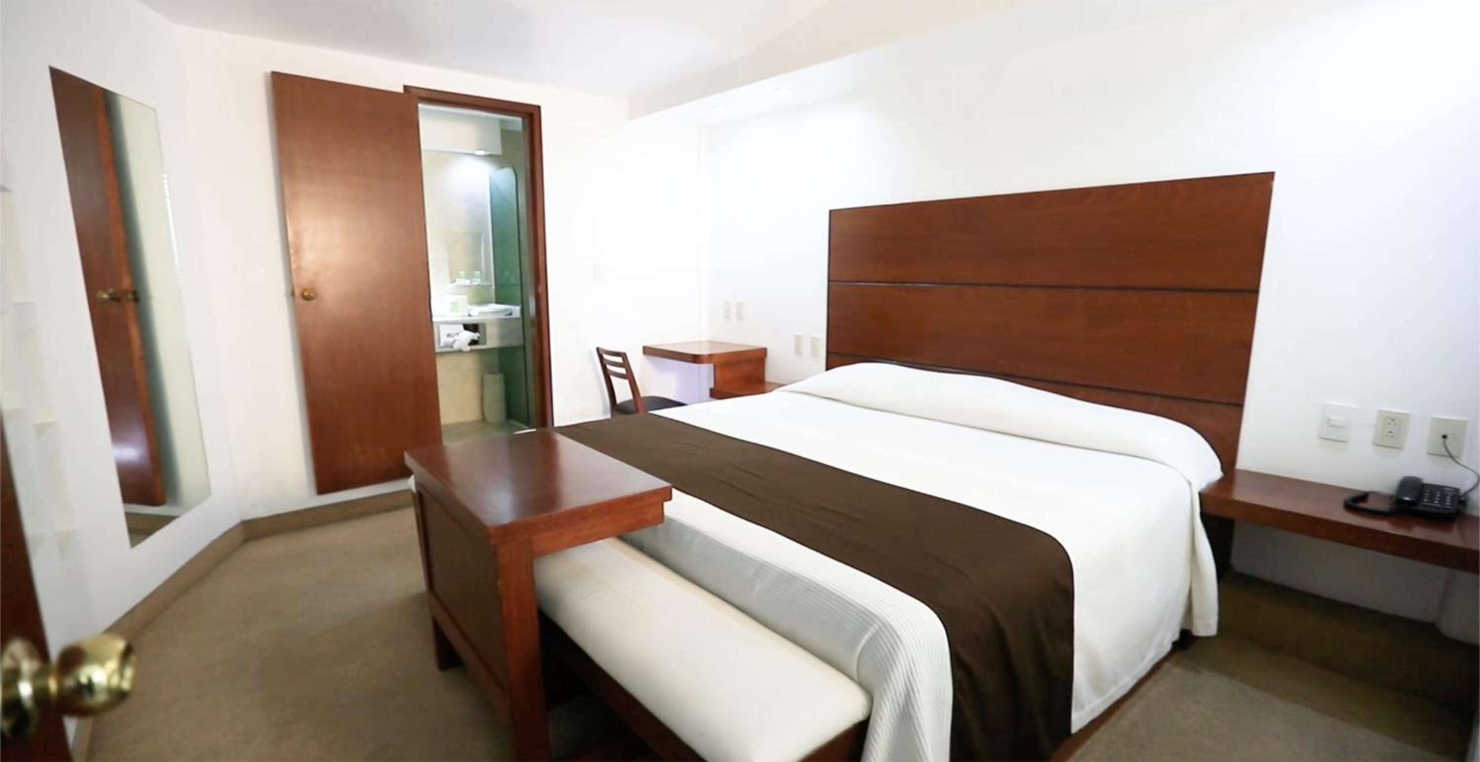 Standard King Room - Photo 3