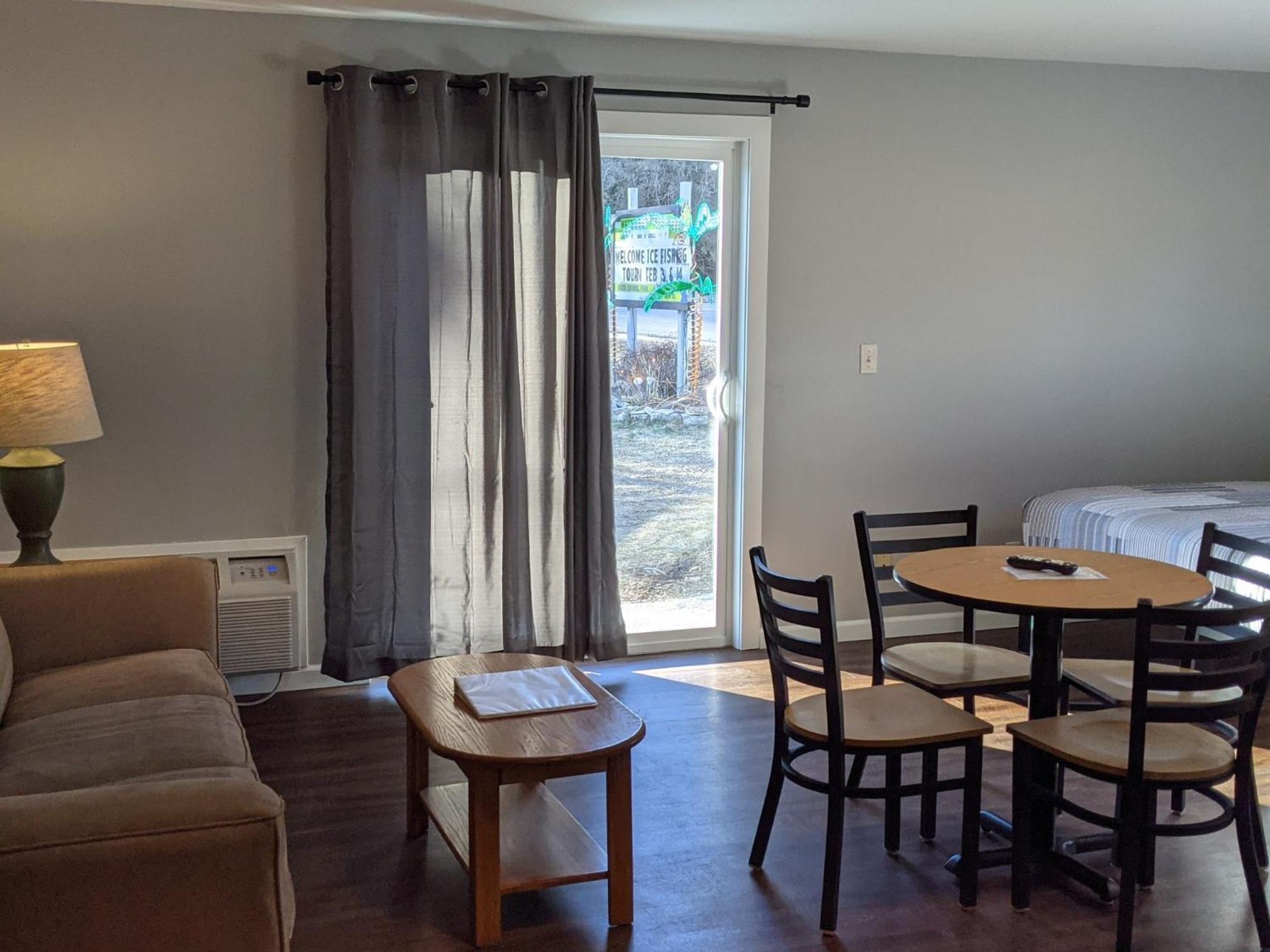 Deluxe Family Room - Non-Smoking  photo 3