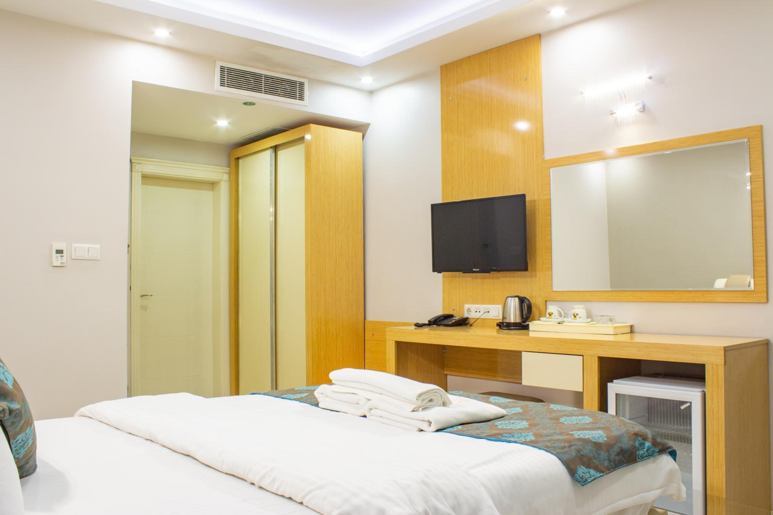 Deluxe Double Room photo 2