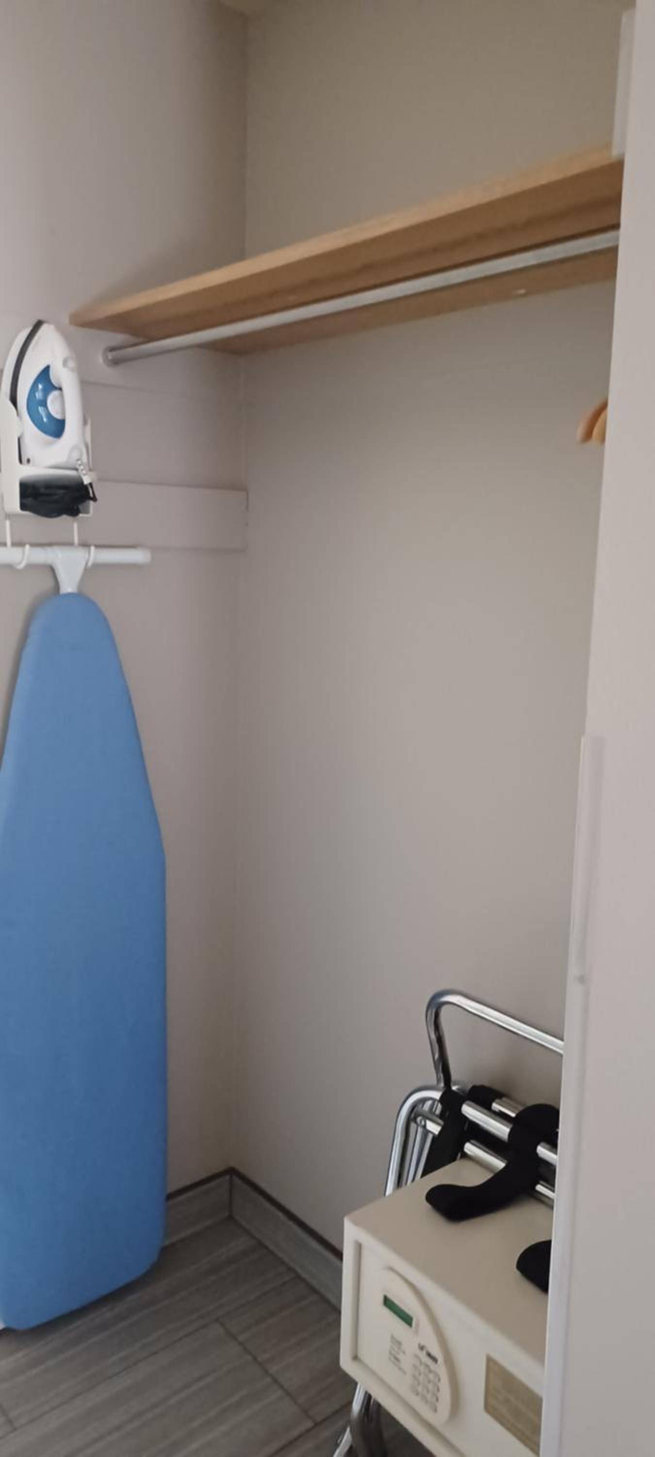 Deluxe King Room - Non-Smoking - Photo 2