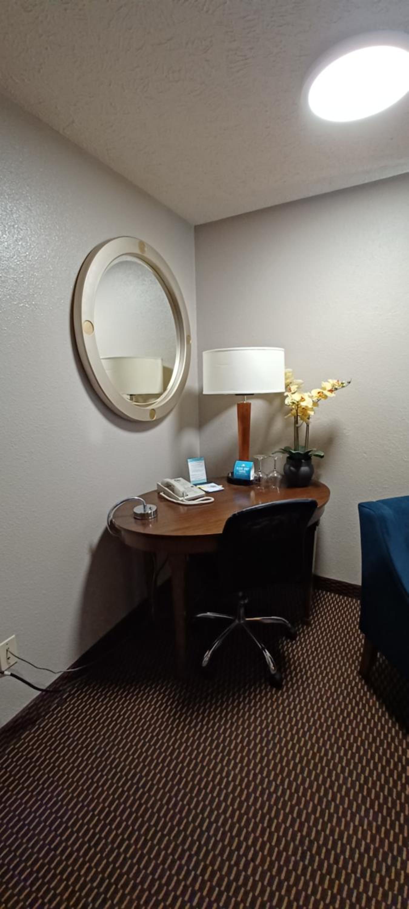 Superior King Room - Non-Smoking - Photo 7