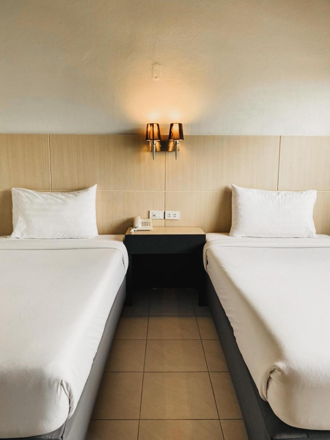 Standard Twin Room - Photo 1