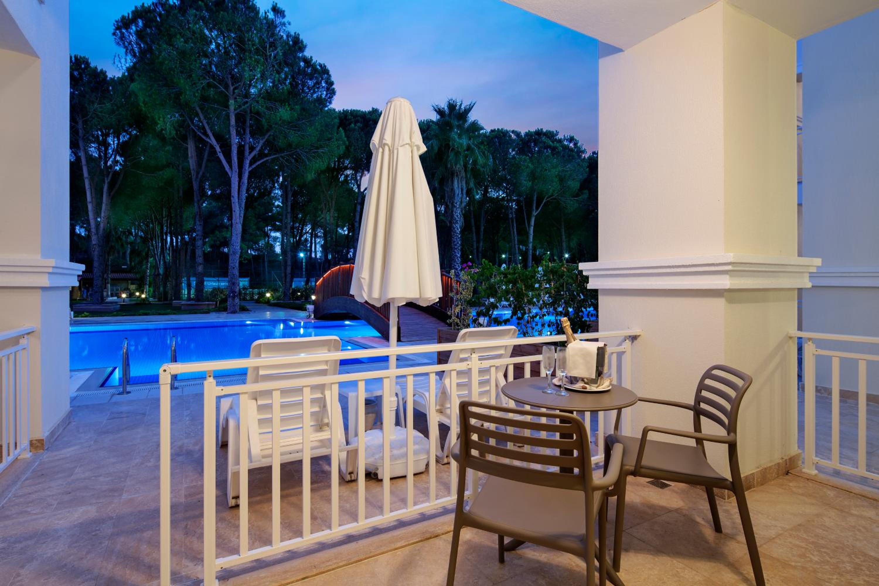 Lake House Lagoon Room