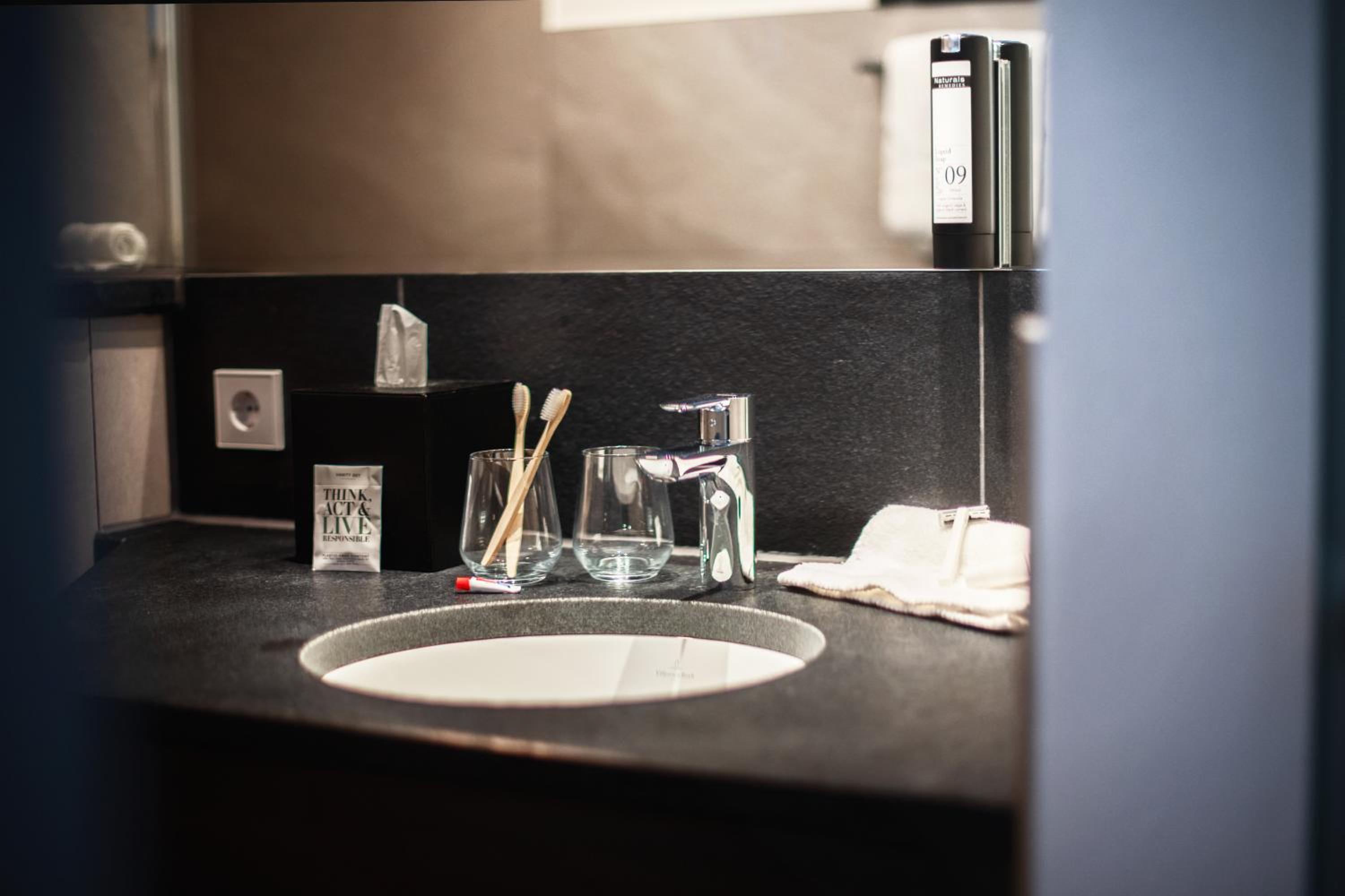 Double Room - Photo 16