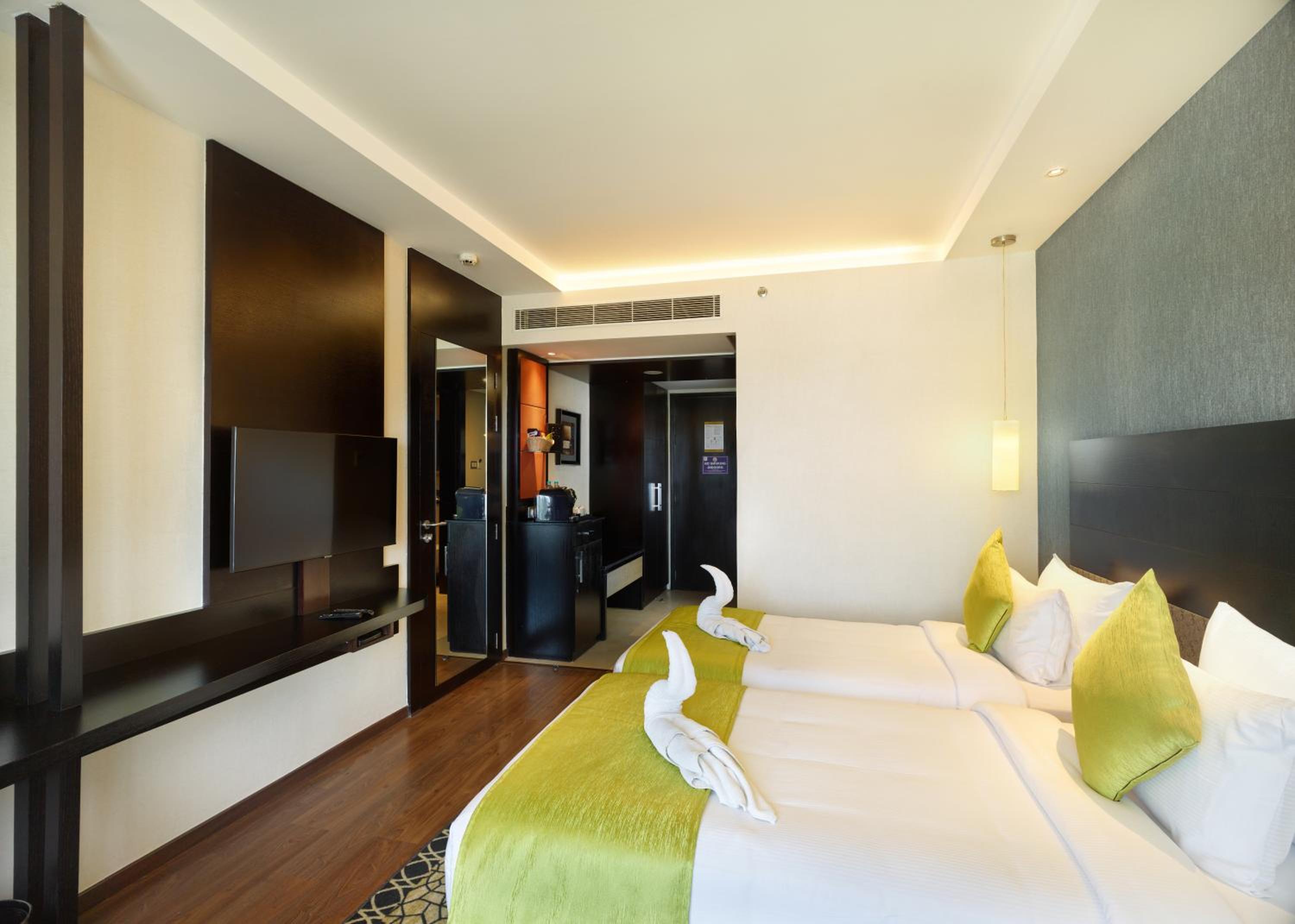 Deluxe Double or Twin Room with 10% discount on In room dining.
