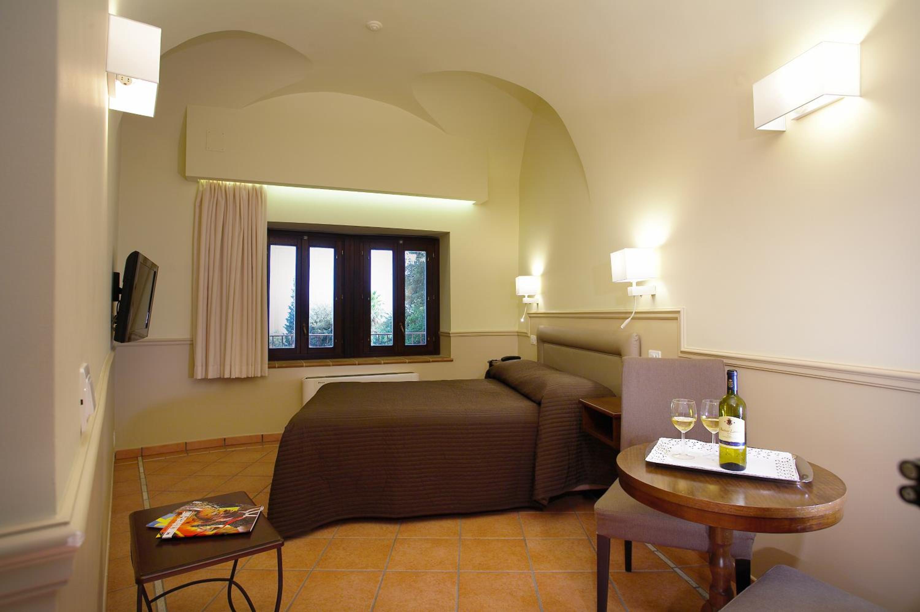 Junior Suite (2 Adults) - Photo 3