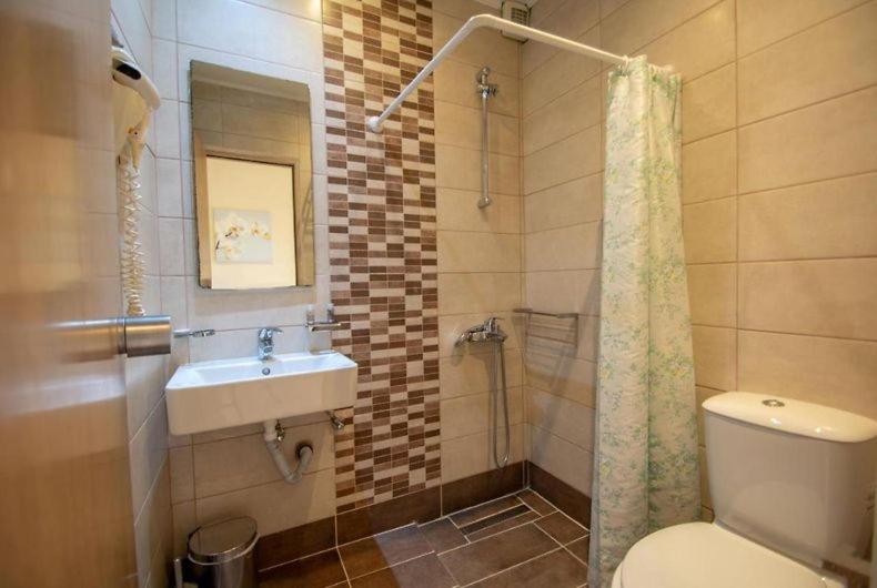 Economy Double Room - Photo 2