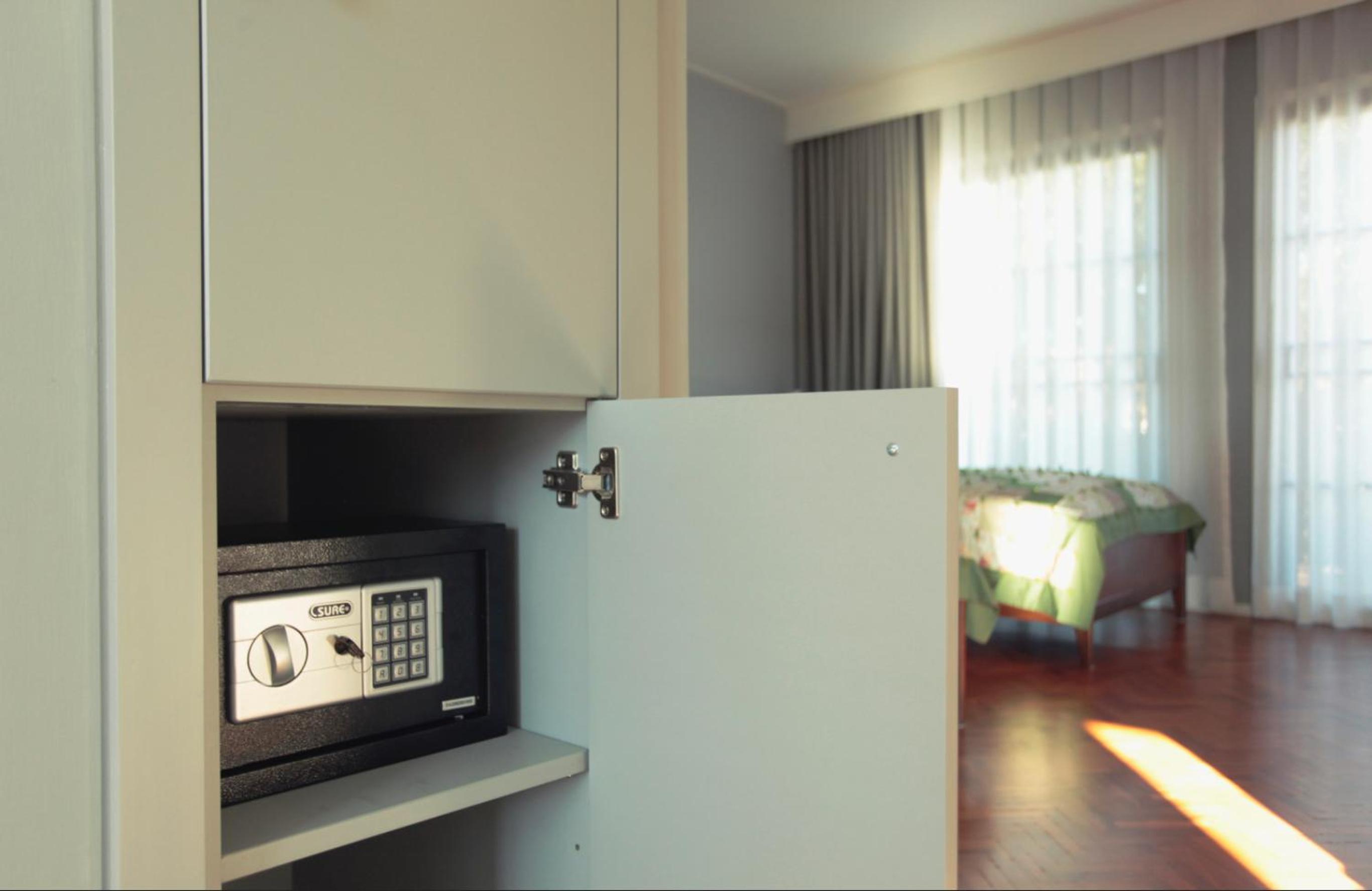 Deluxe Double Or Twin Room - Photo 8