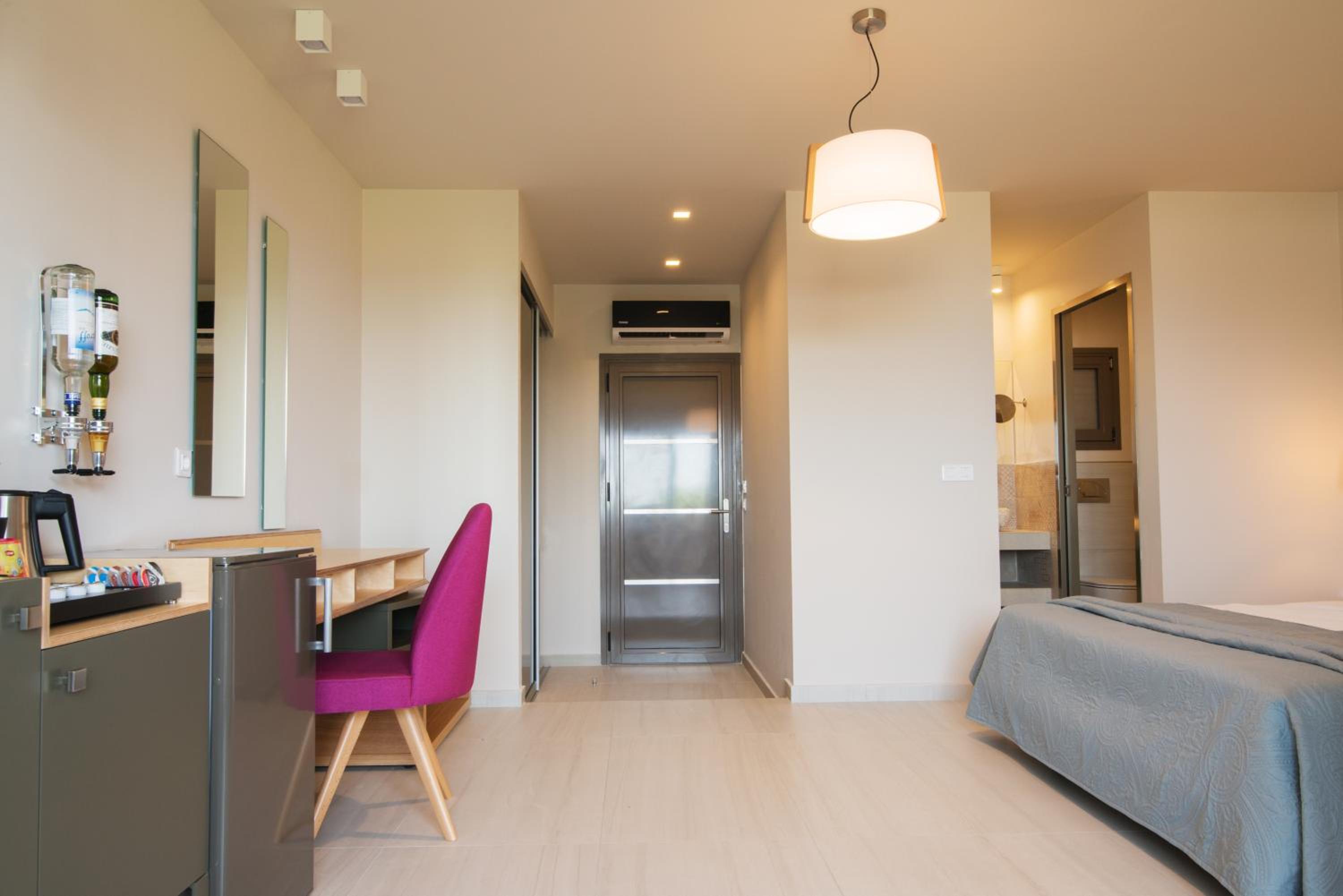 Deluxe Suite with Sea View photo 2