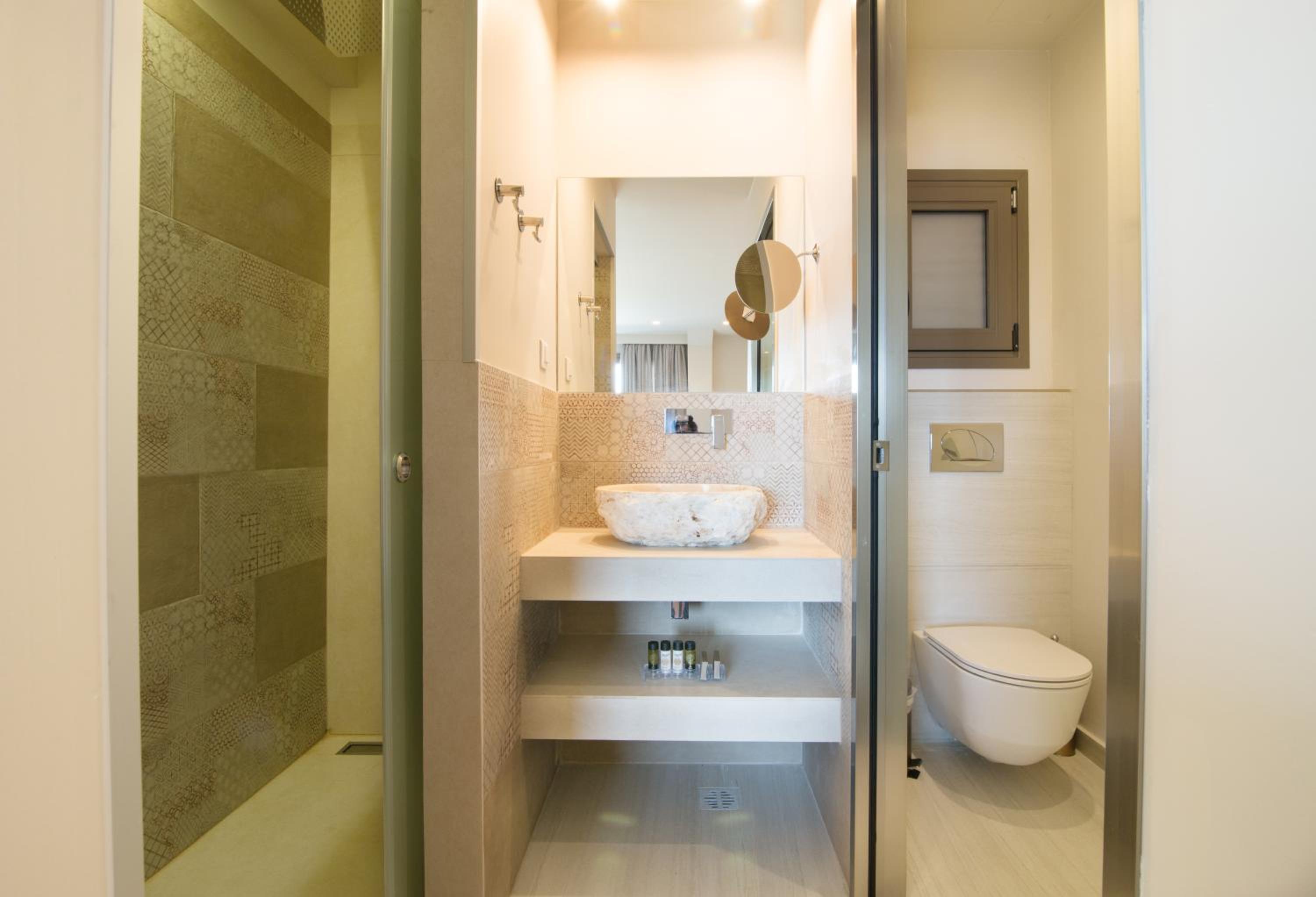 Deluxe Suite with Sea View photo 3