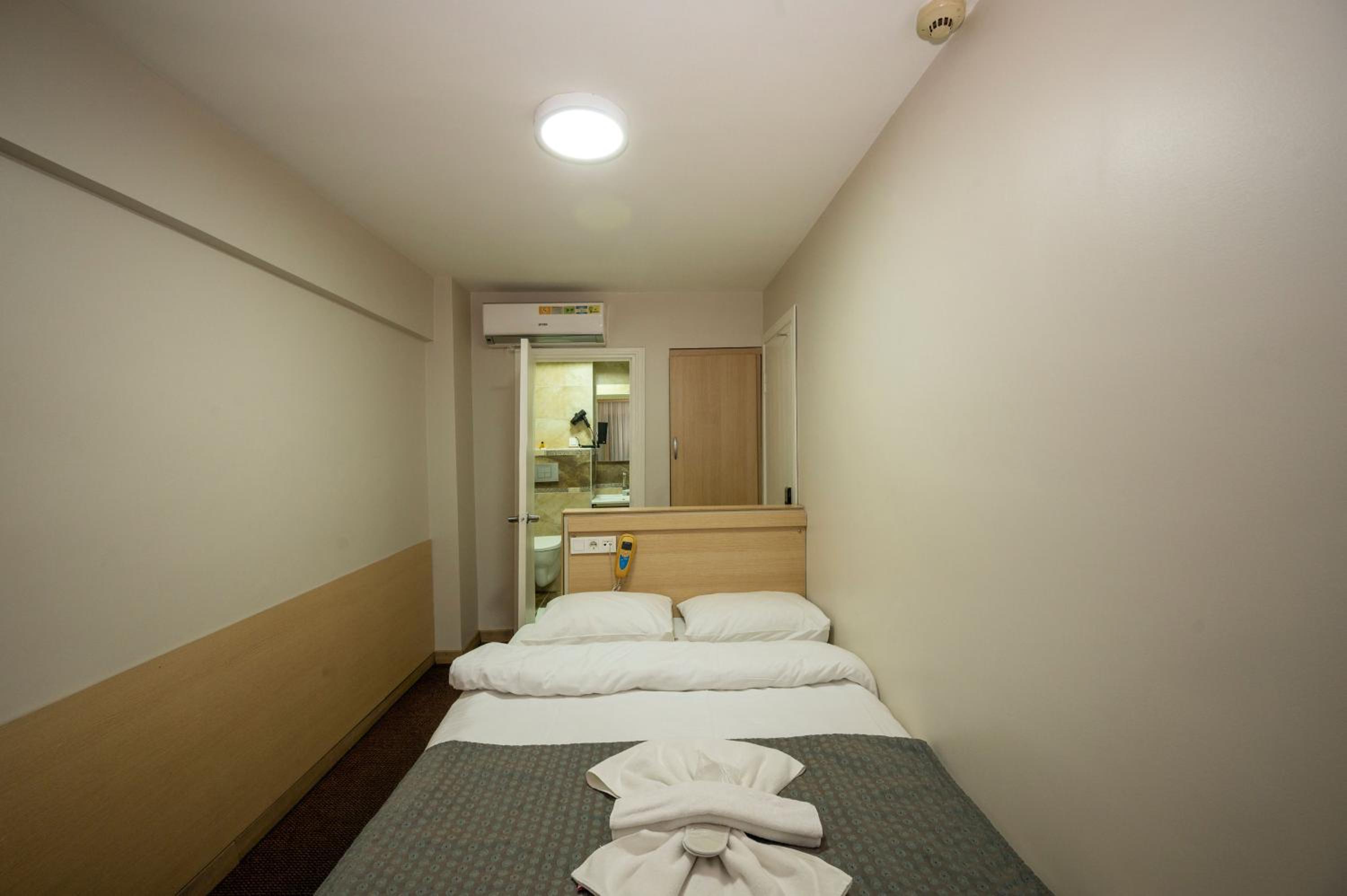 Standard Double Room photo 2