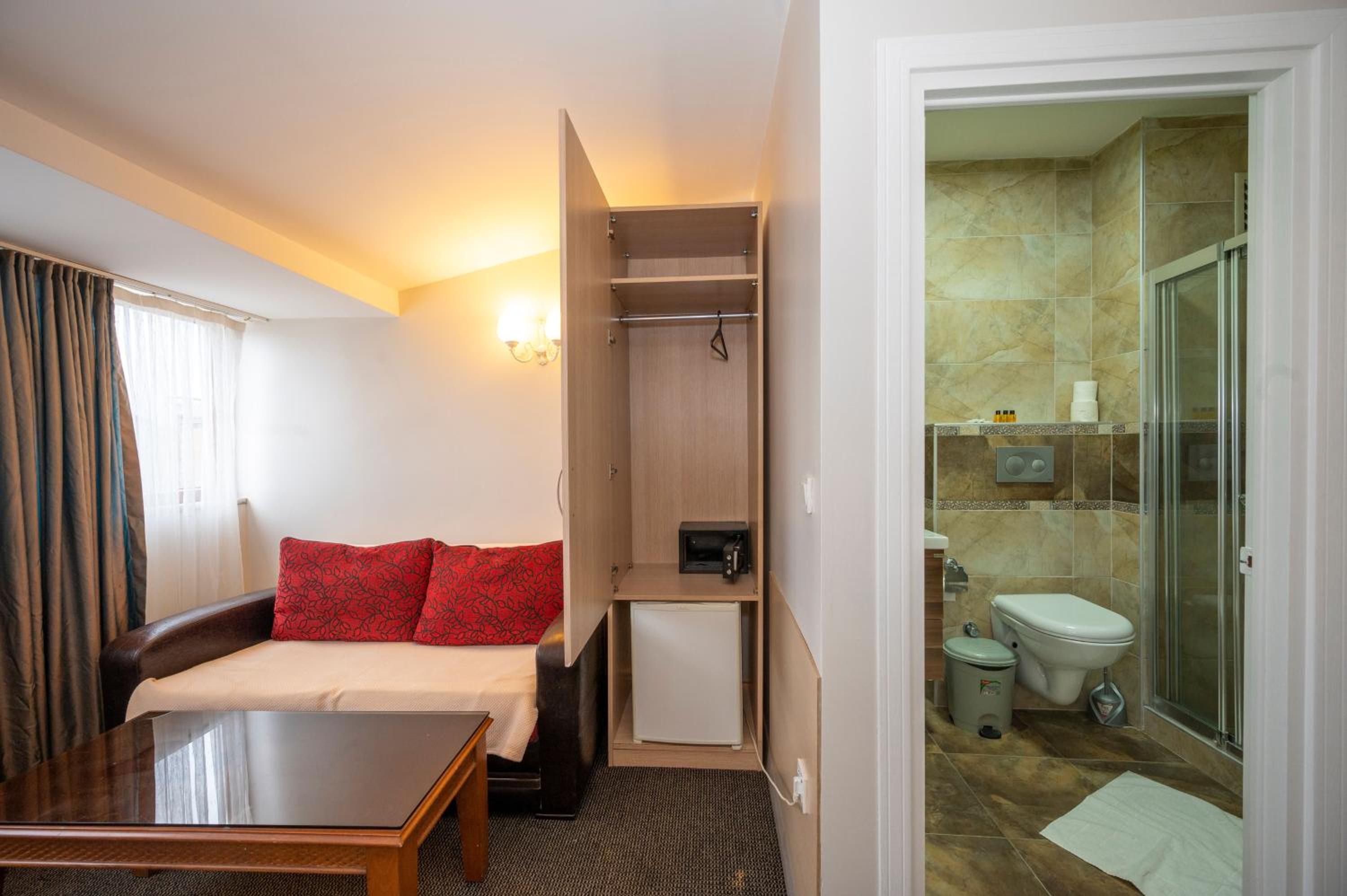 Standard Triple Room photo 3