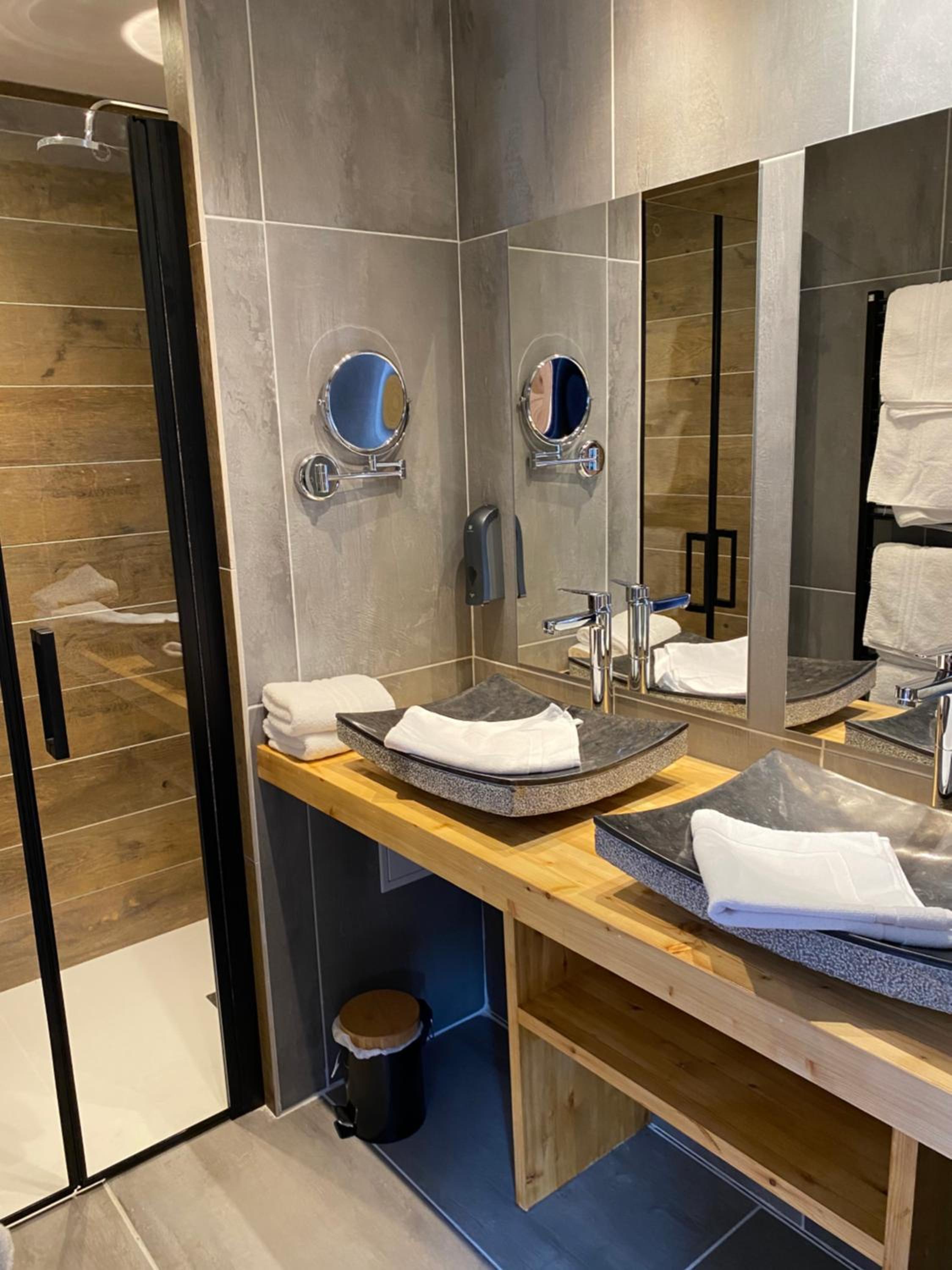 Executive Suite - Photo 19