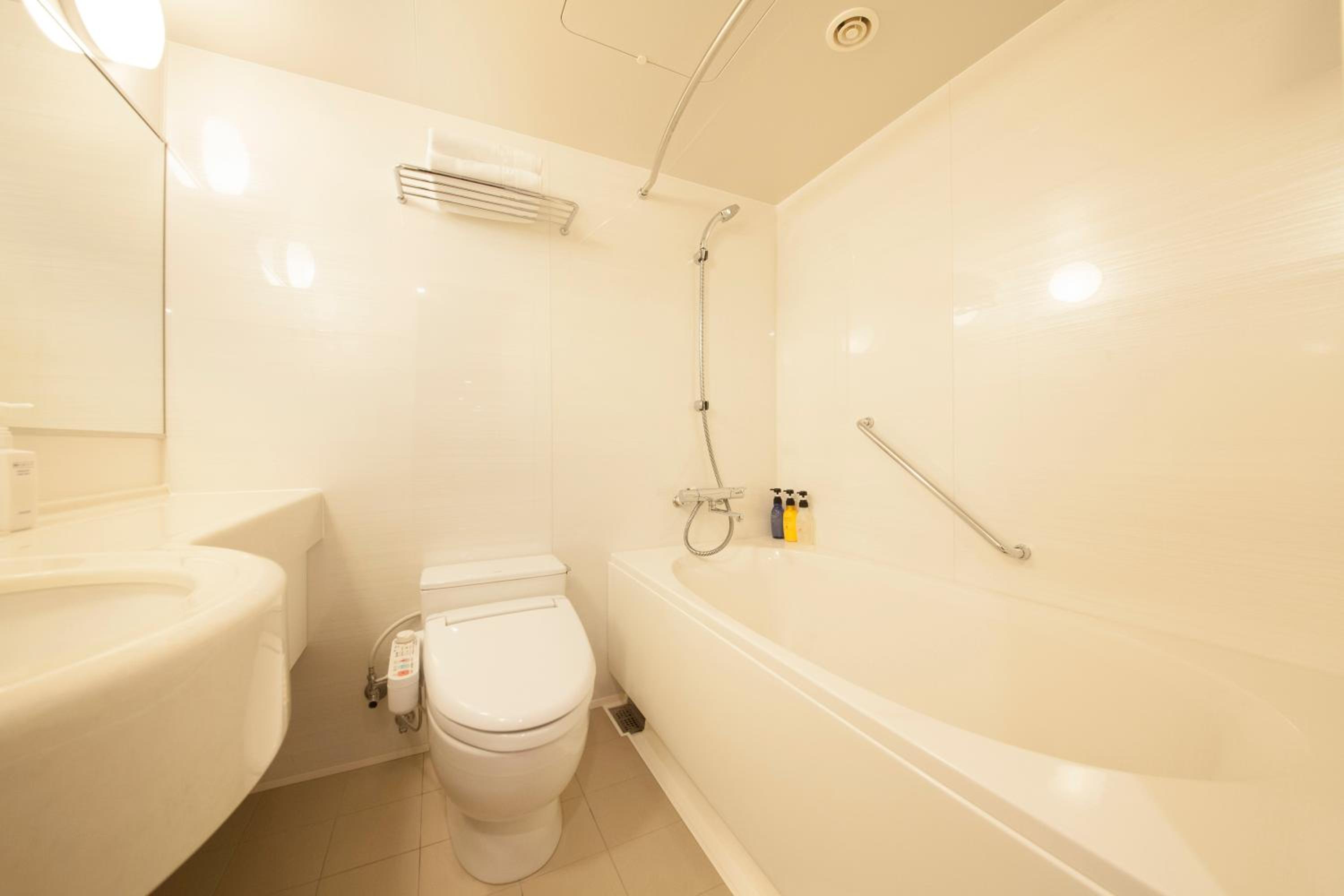 Twin Room - Smoking photo 3