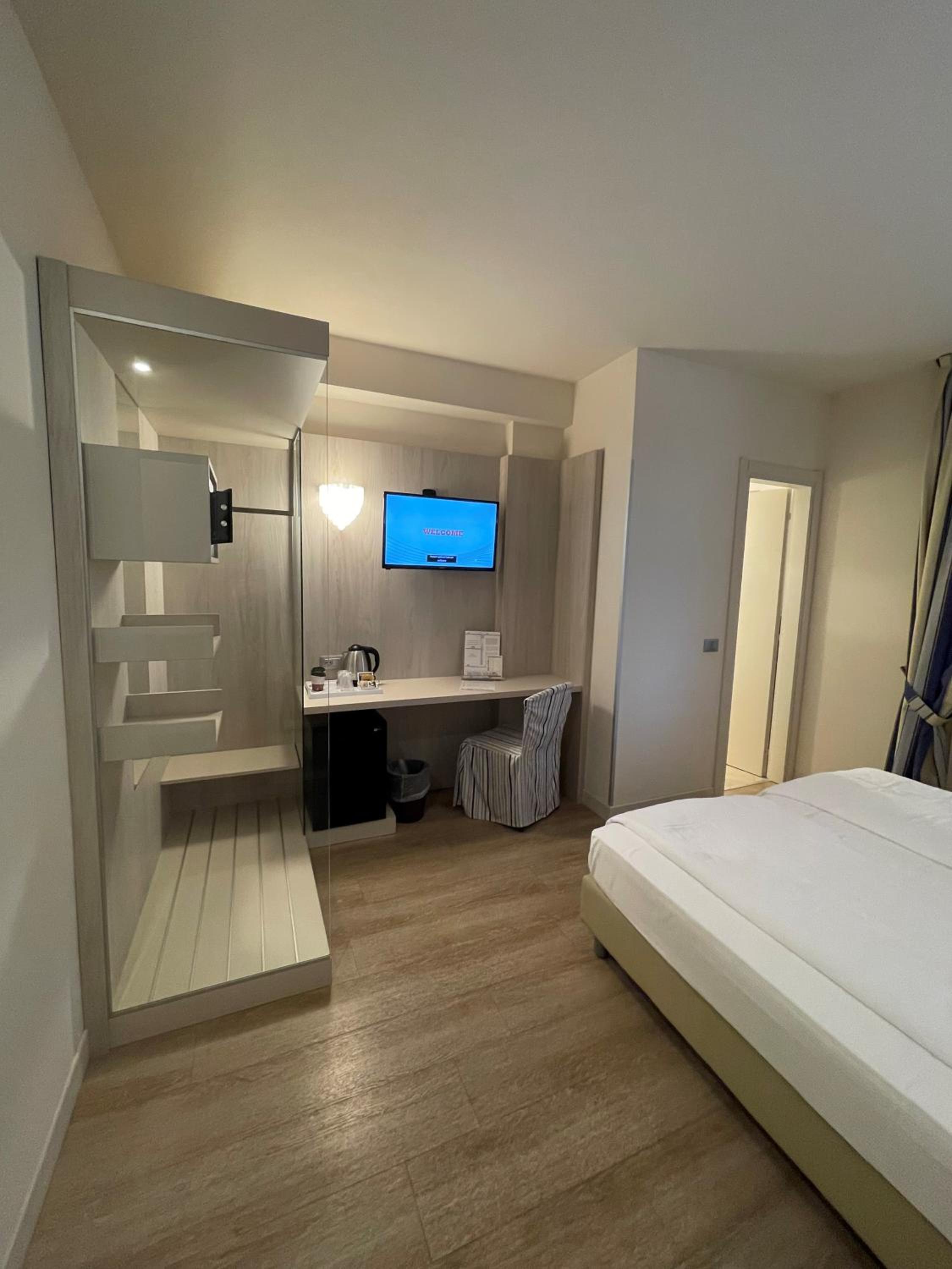 Economy Double Room - Photo 4