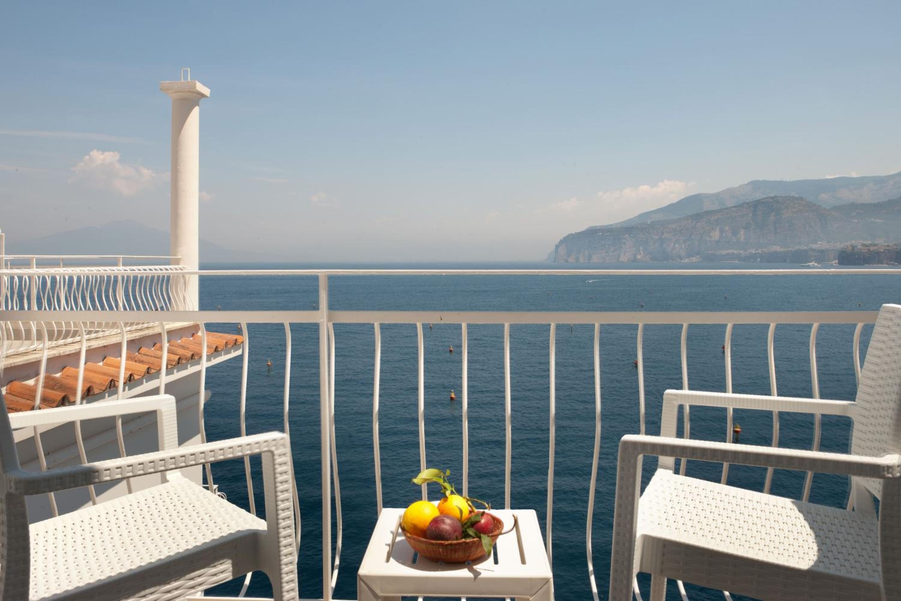 Double or Twin Room with Sea View - Photo 5