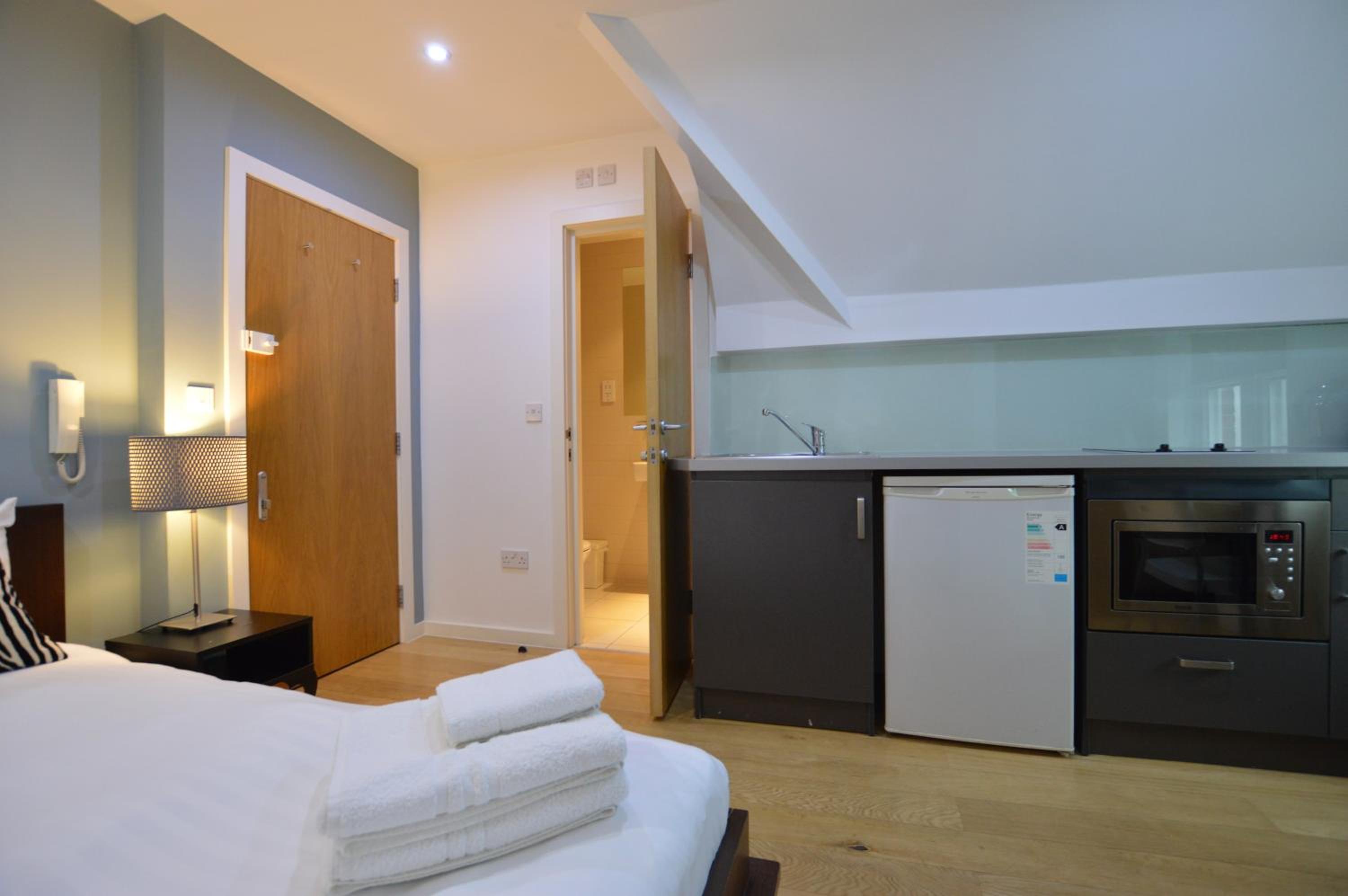 Small Studio Apartment photo 3
