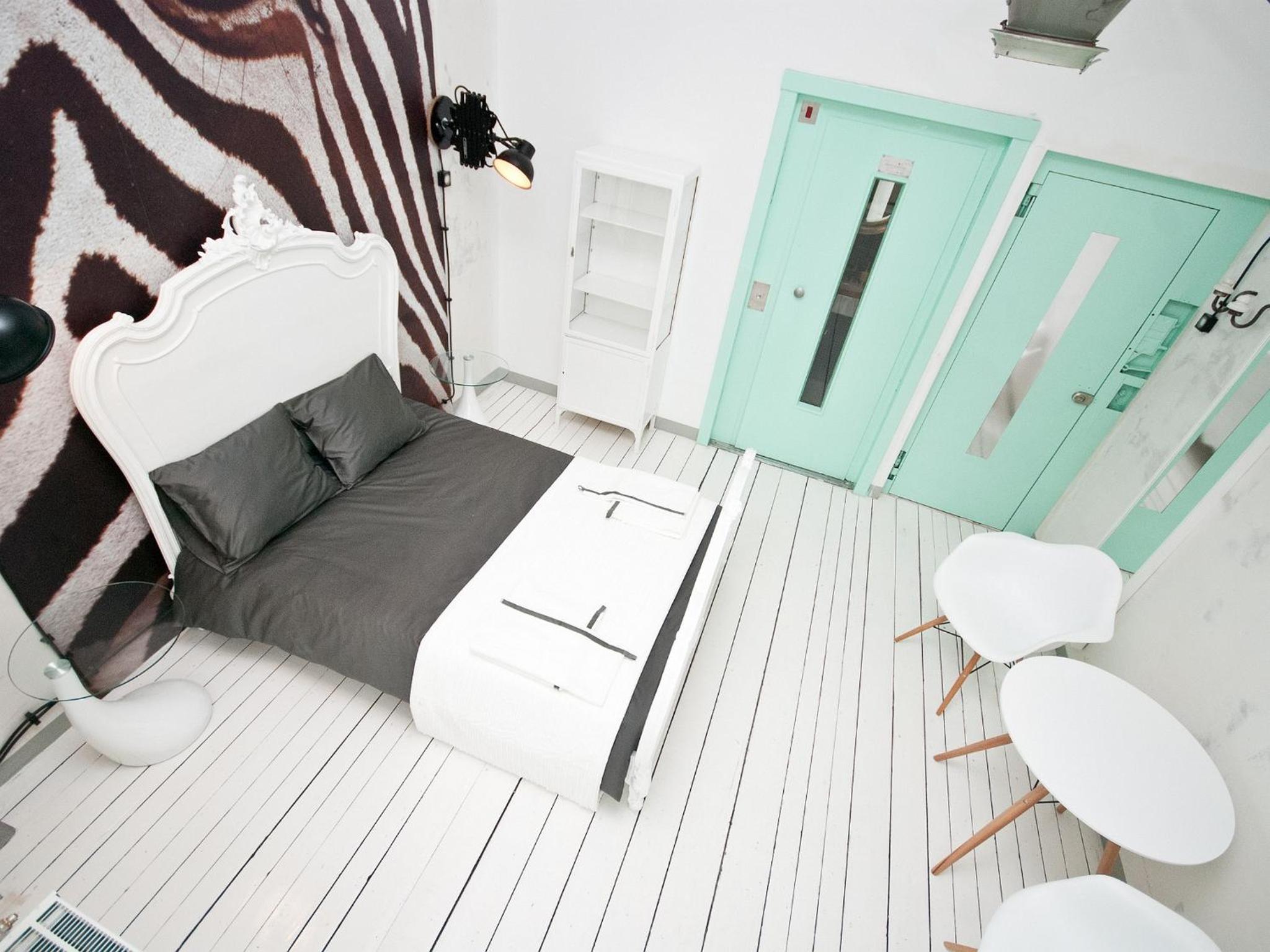 Single Room with Bathroom photo 2