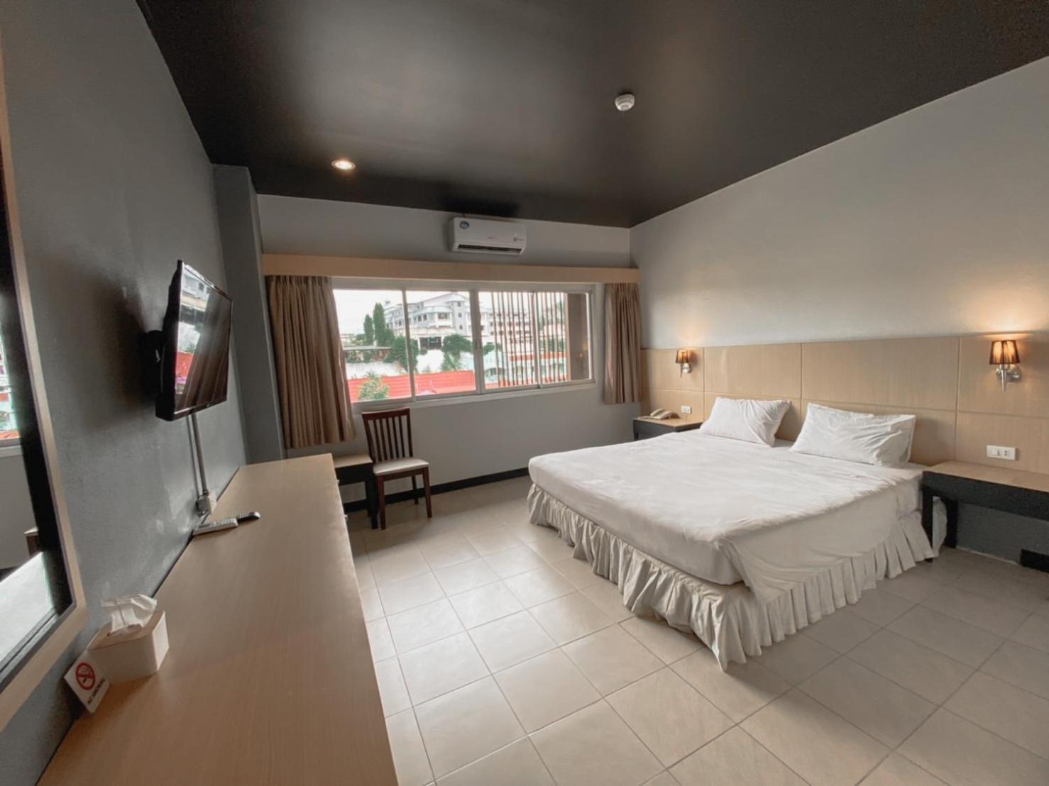 Standard King Room - Photo 1