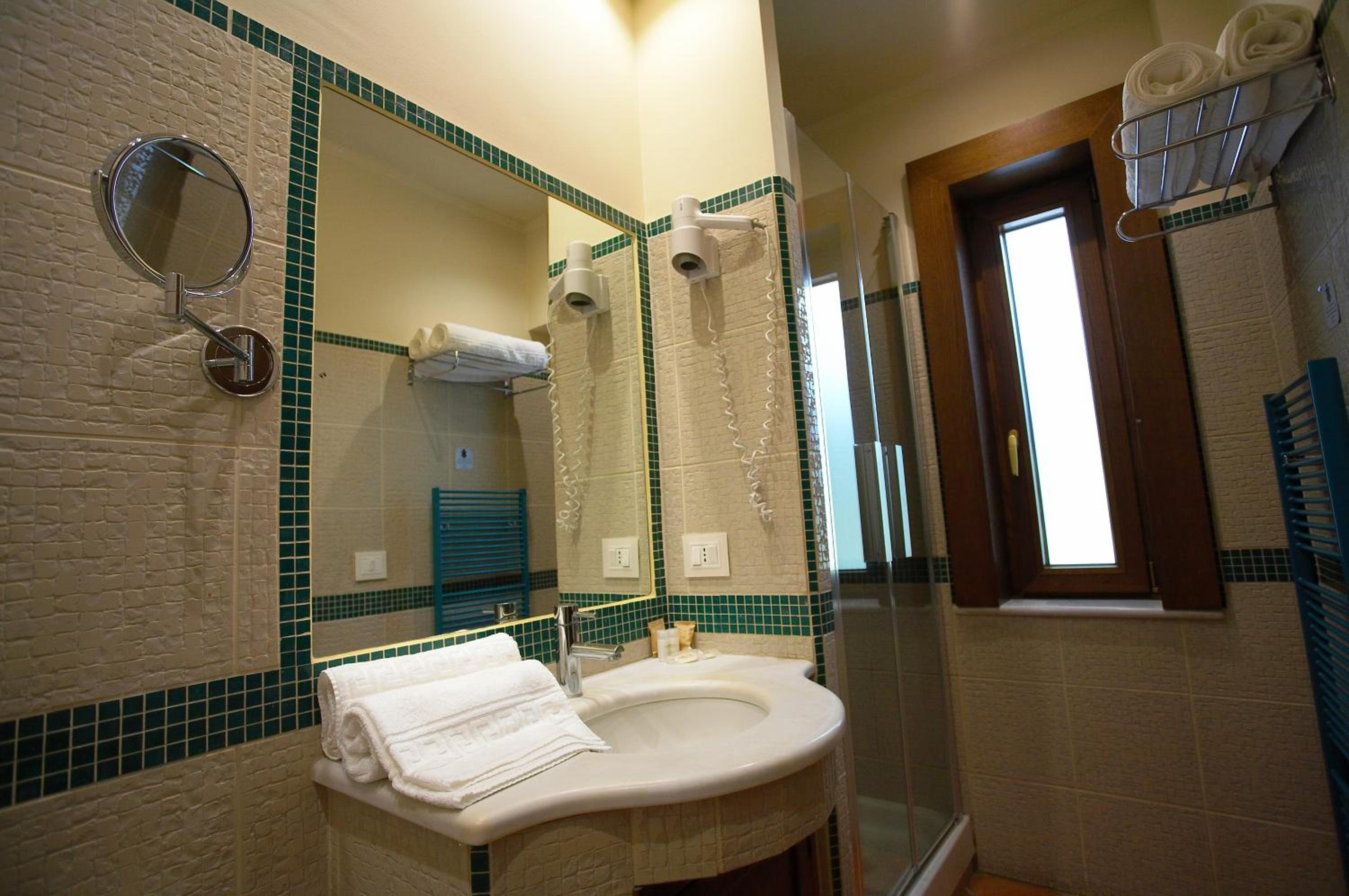Double or Twin Room - Photo 3