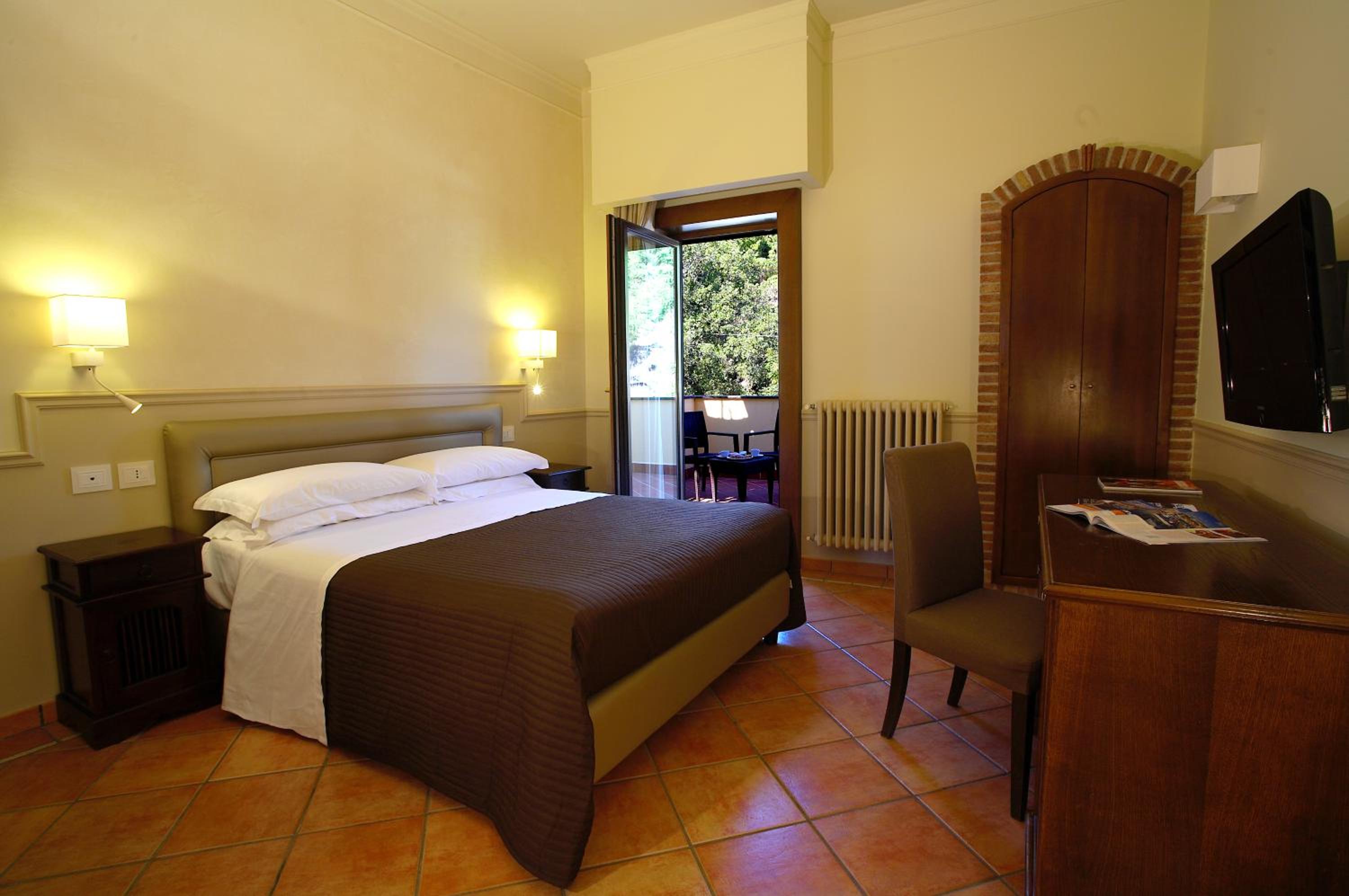 Double or Twin Room - Photo 1