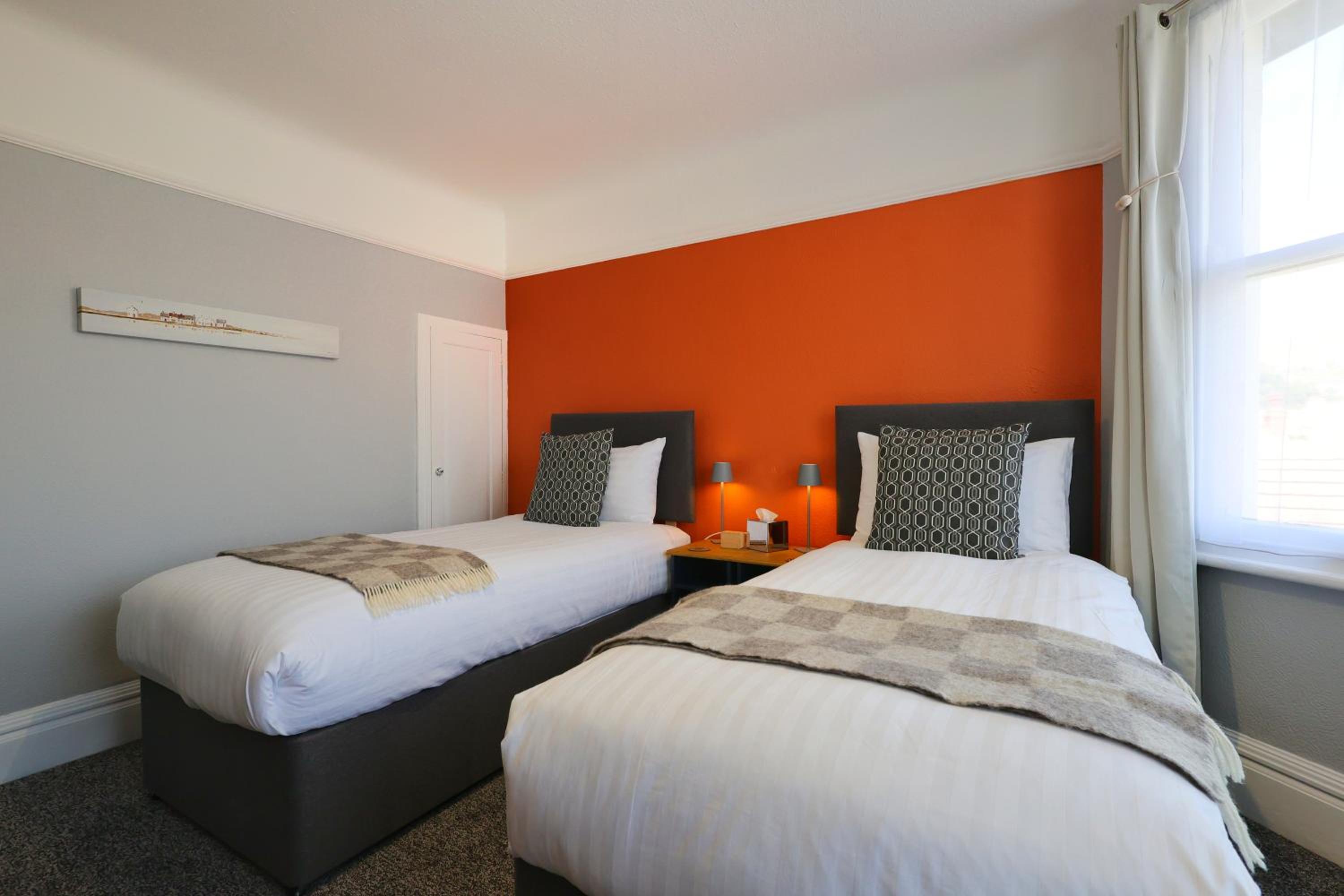 Deluxe Twin Room photo 2