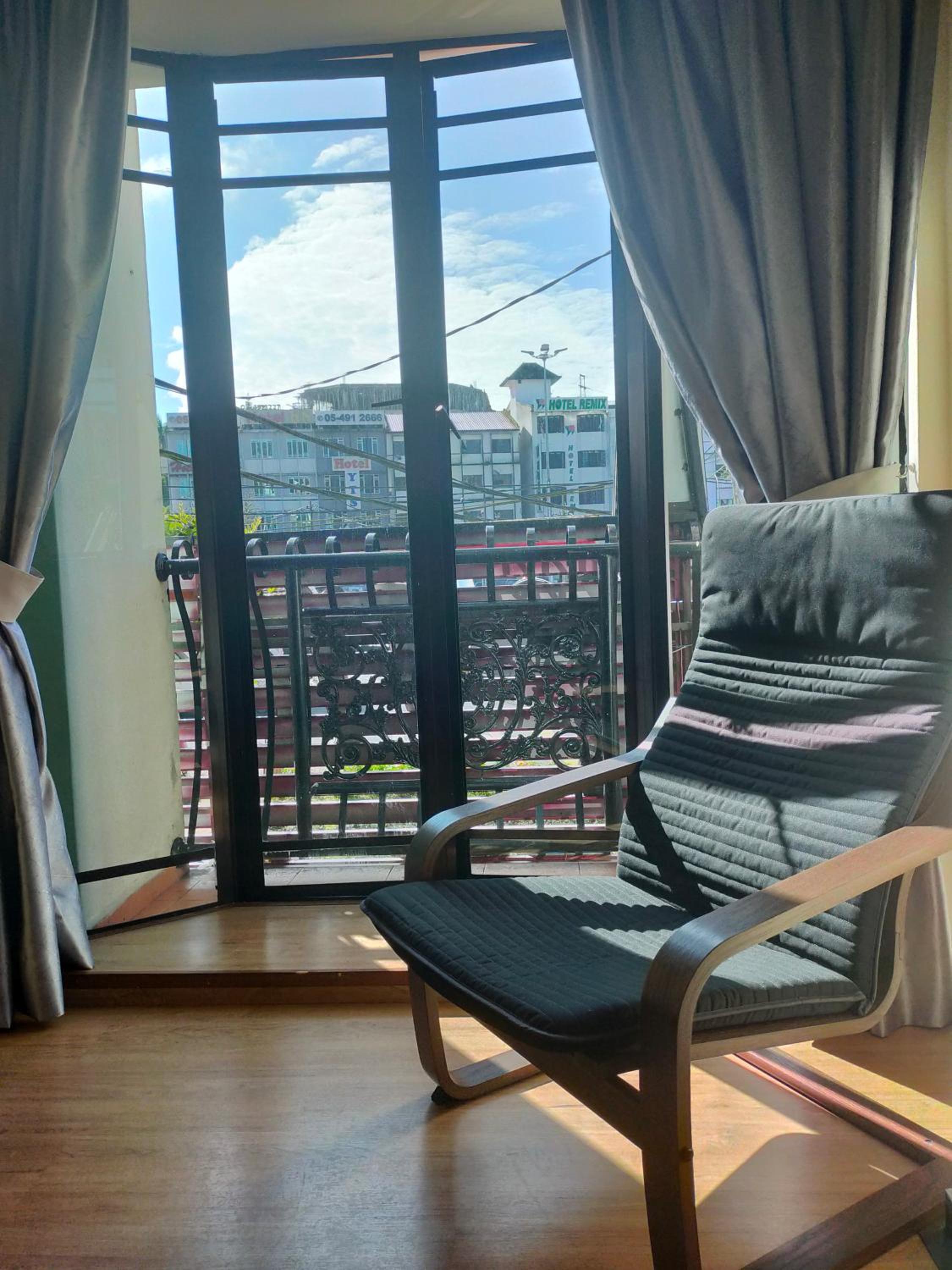 Deluxe Double Room with Balcony photo 3